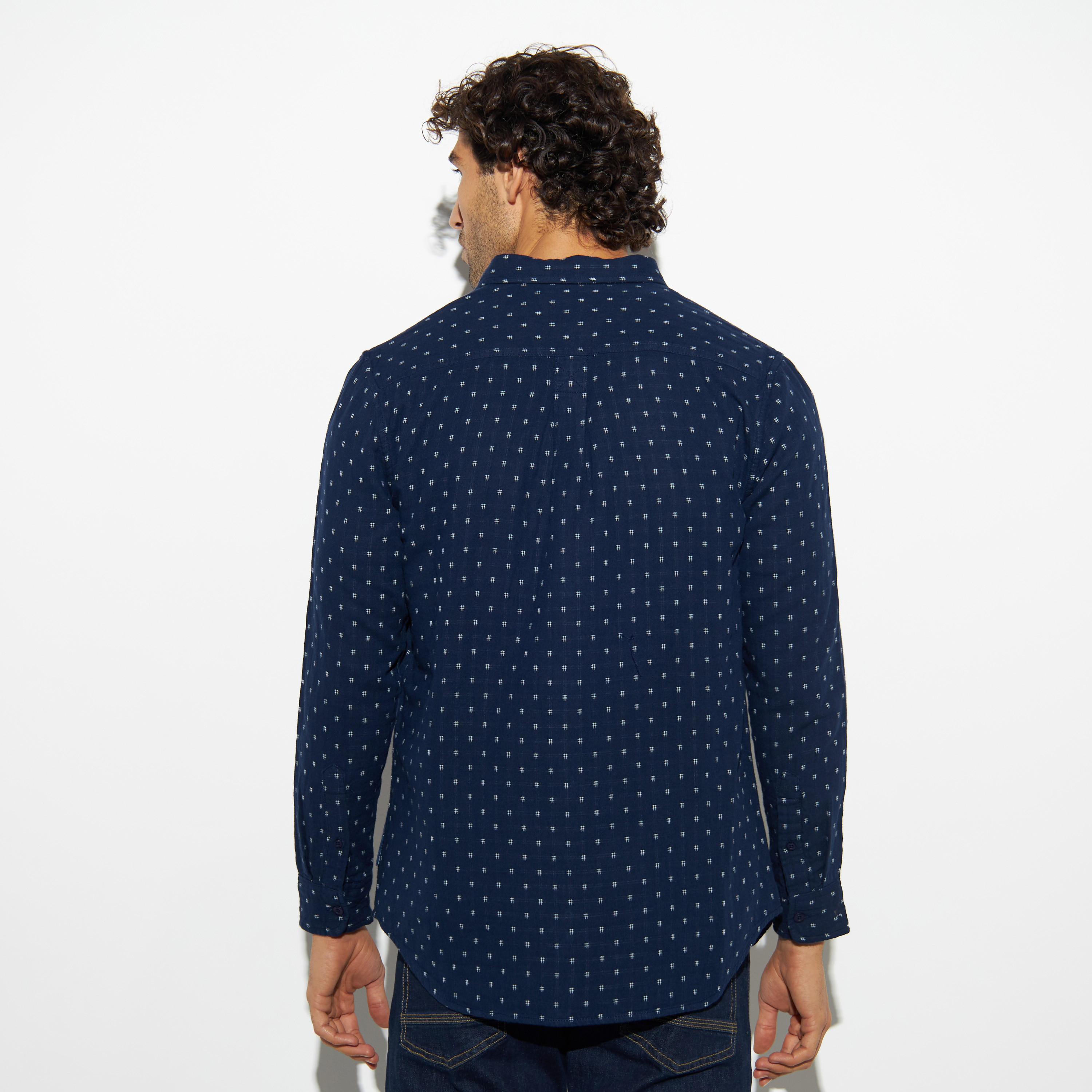 قميص بياقة واسعة وأكمام طويلة وطبعات-men-clothing-shirts-image-3