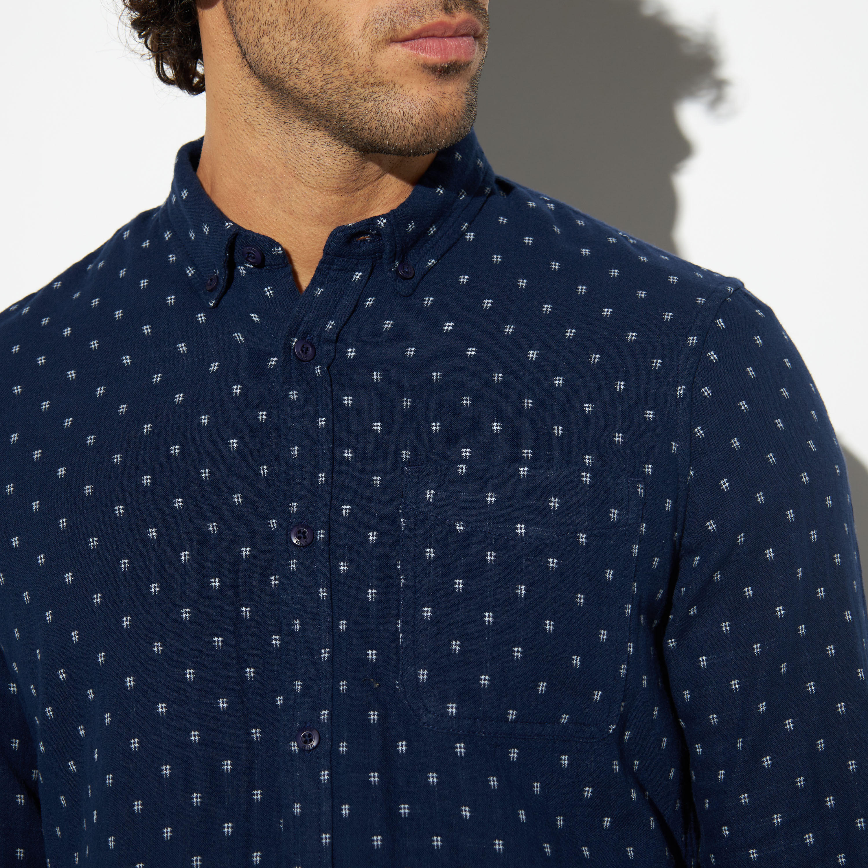 قميص بياقة واسعة وأكمام طويلة وطبعات-men-clothing-shirts-image-4