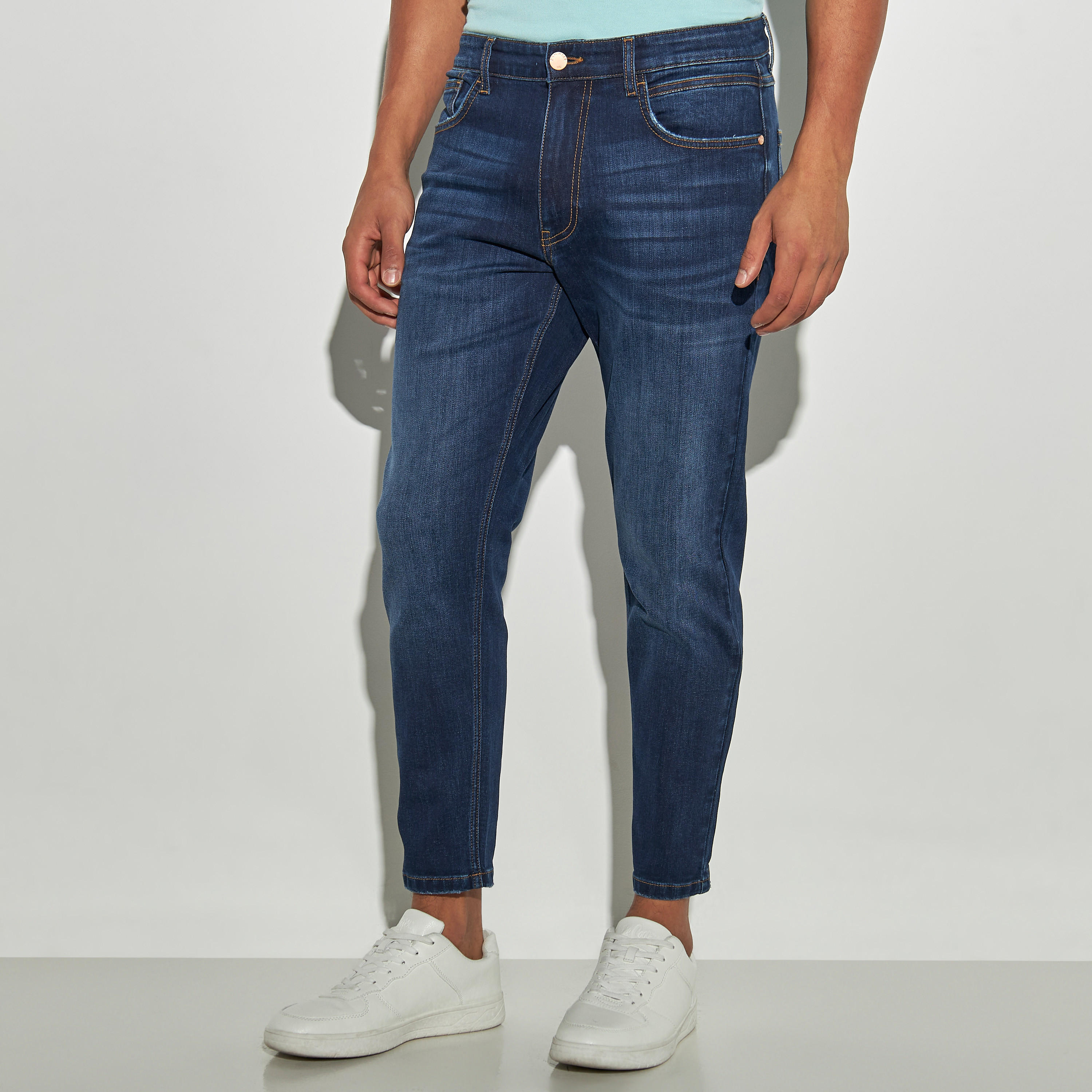 بنطلون جينز سادة بقصّة سكيني وجيوب-men-clothing-bottoms-jeans-image-4