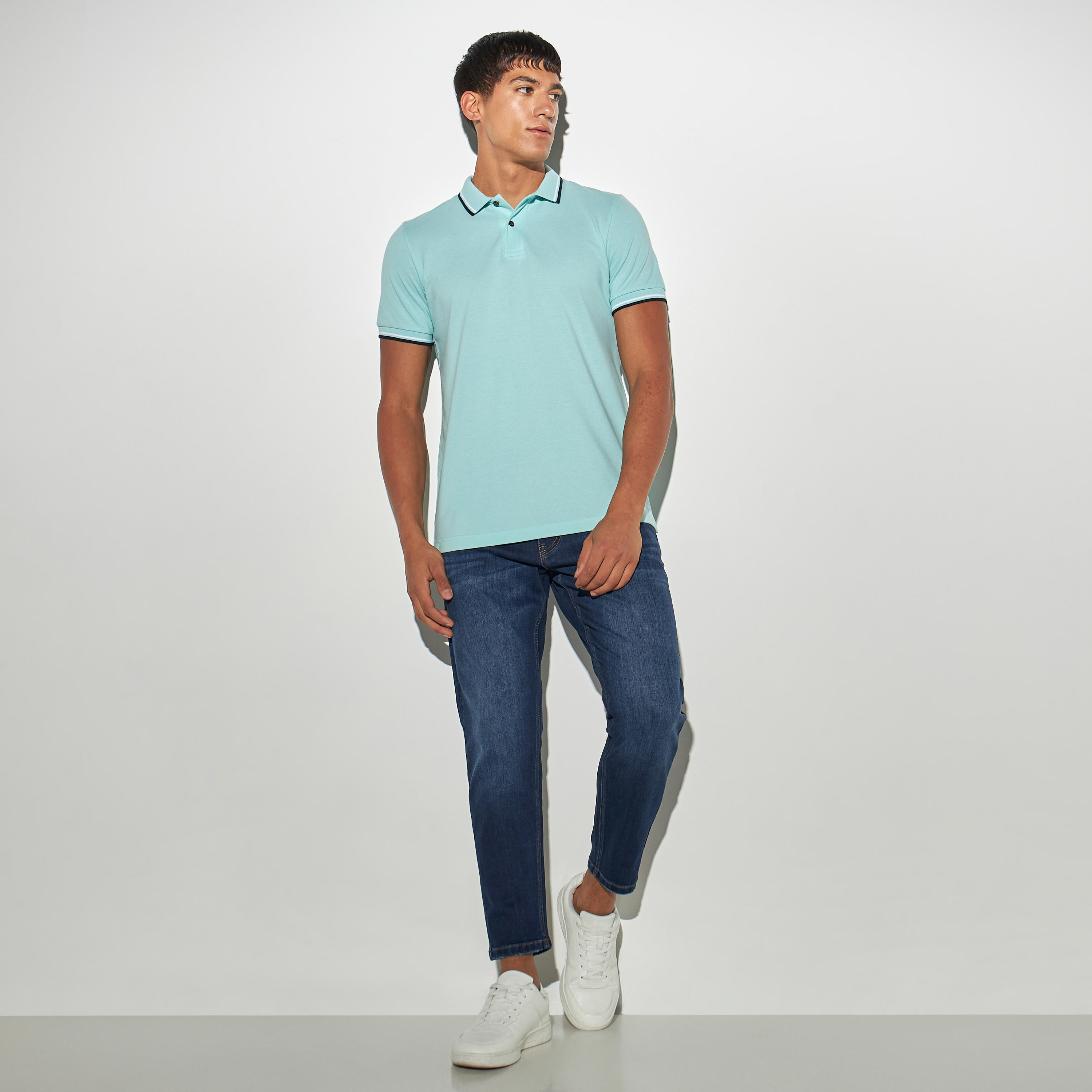 بنطلون جينز سادة بقصّة سكيني وجيوب-men-clothing-bottoms-jeans-image-3