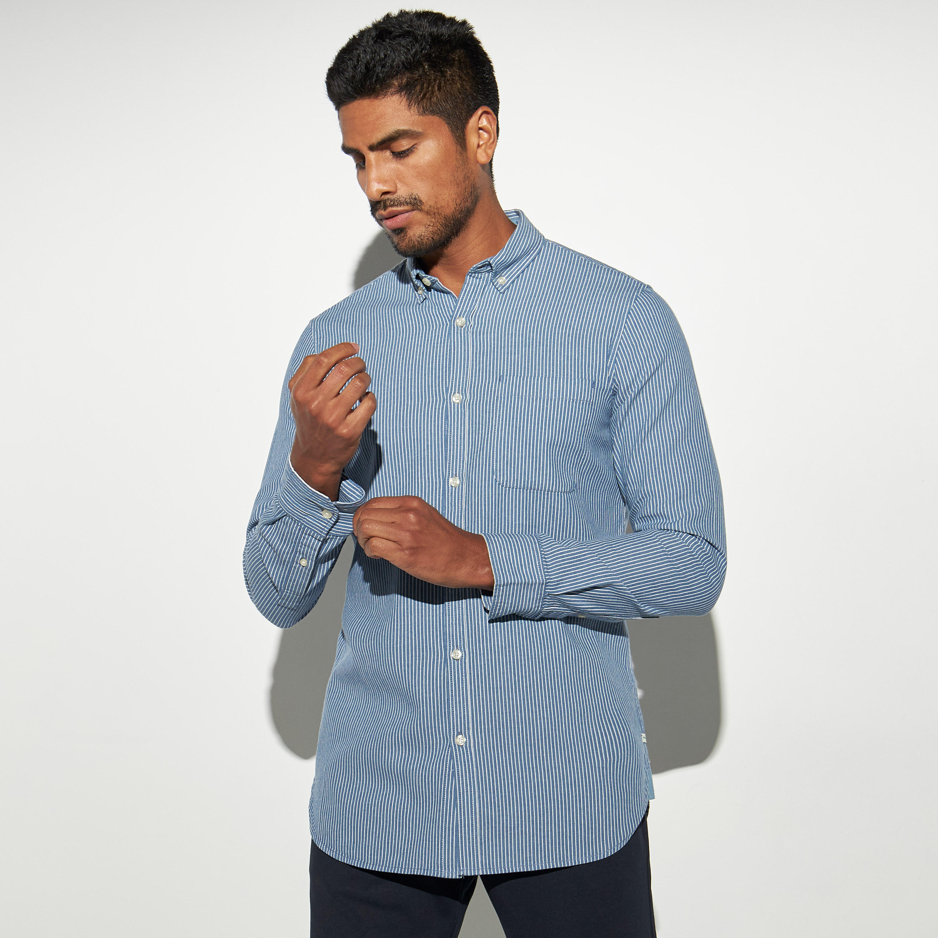 قميص مخطّط بجيوب وأكمام طويلة-men-clothing-shirts-image-1