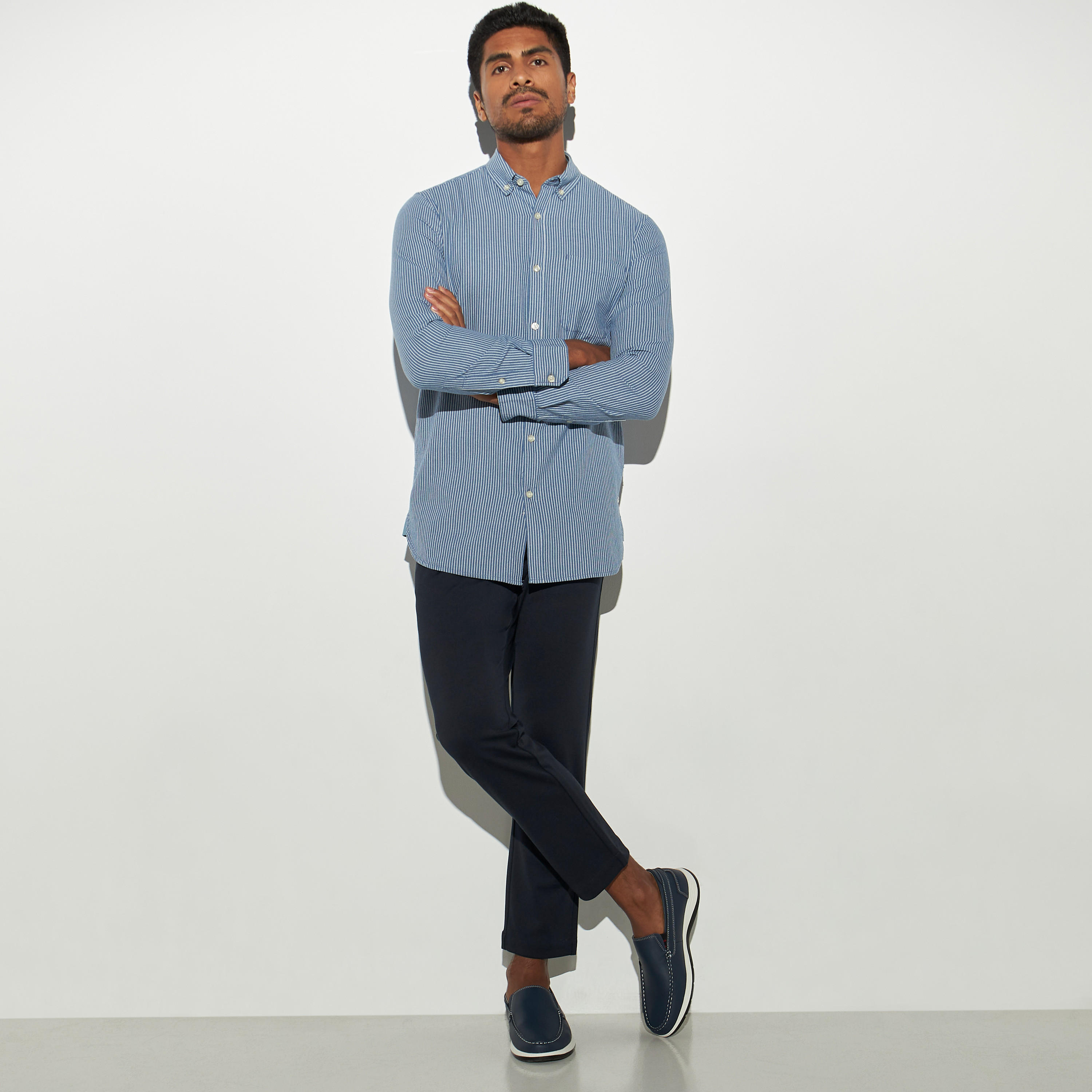قميص مخطّط بجيوب وأكمام طويلة-men-clothing-shirts-image-2