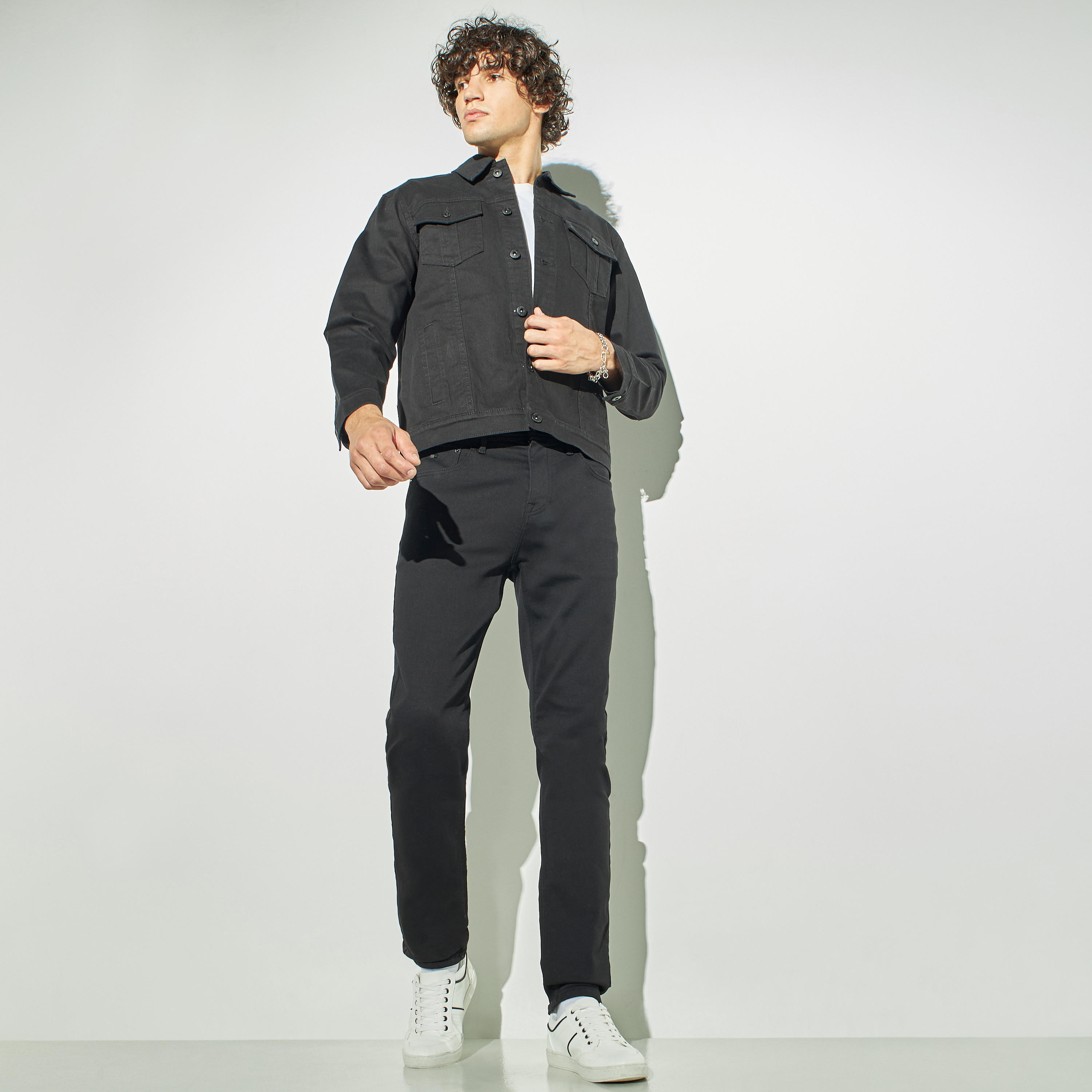 جاكيت دنيم سادة بأكمام طويلة وجيوب-men-clothing-jacketsandblazers-jackets-image-2
