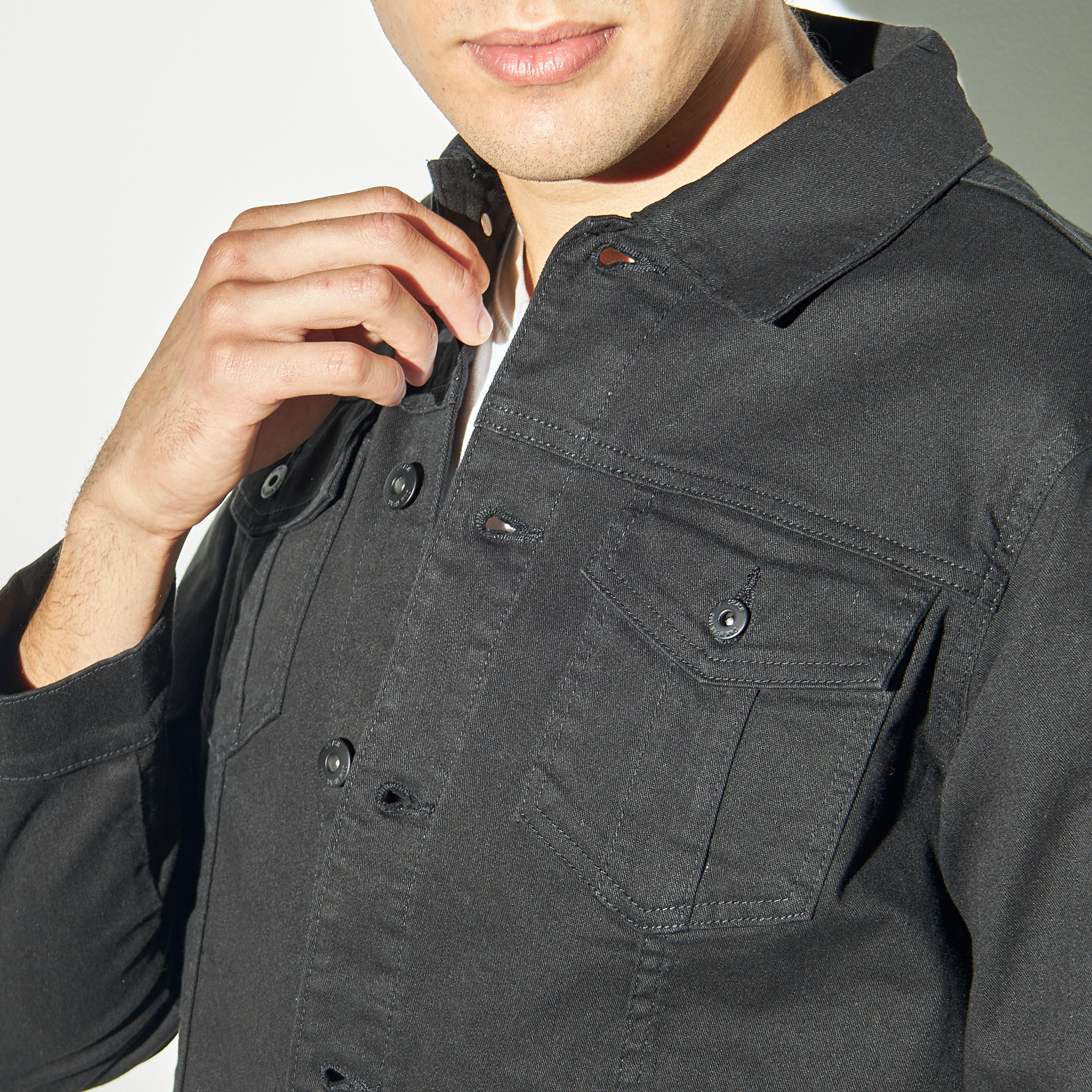 جاكيت دنيم سادة بأكمام طويلة وجيوب-men-clothing-jacketsandblazers-jackets-image-4