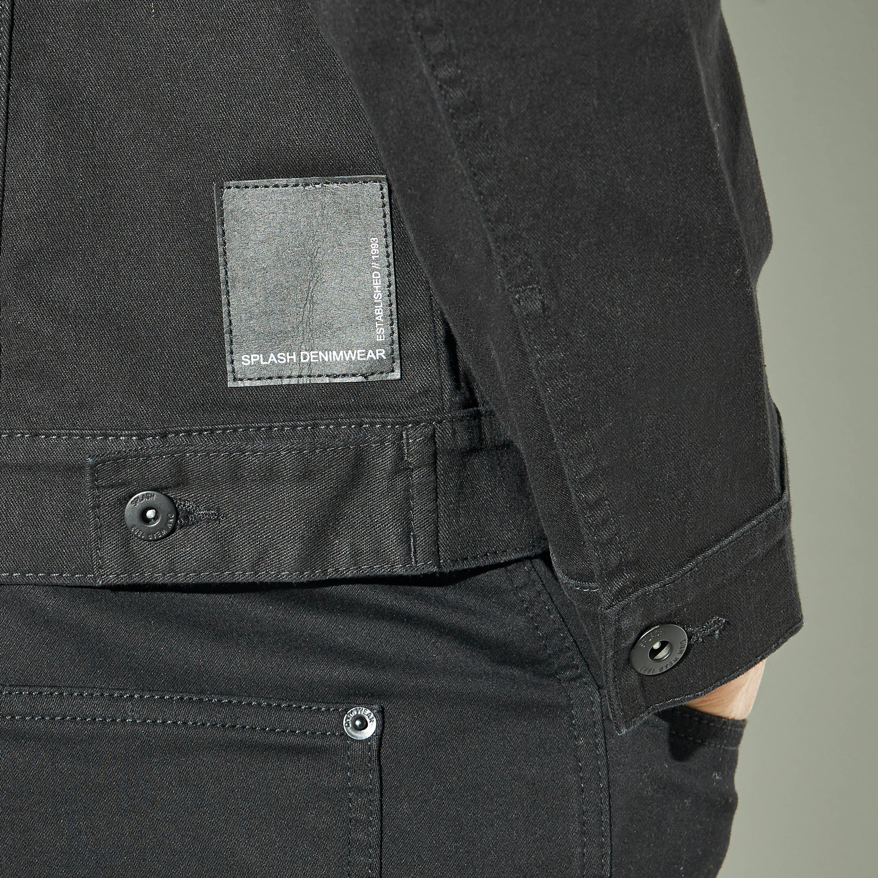 جاكيت دنيم سادة بأكمام طويلة وجيوب-men-clothing-jacketsandblazers-jackets-image-5
