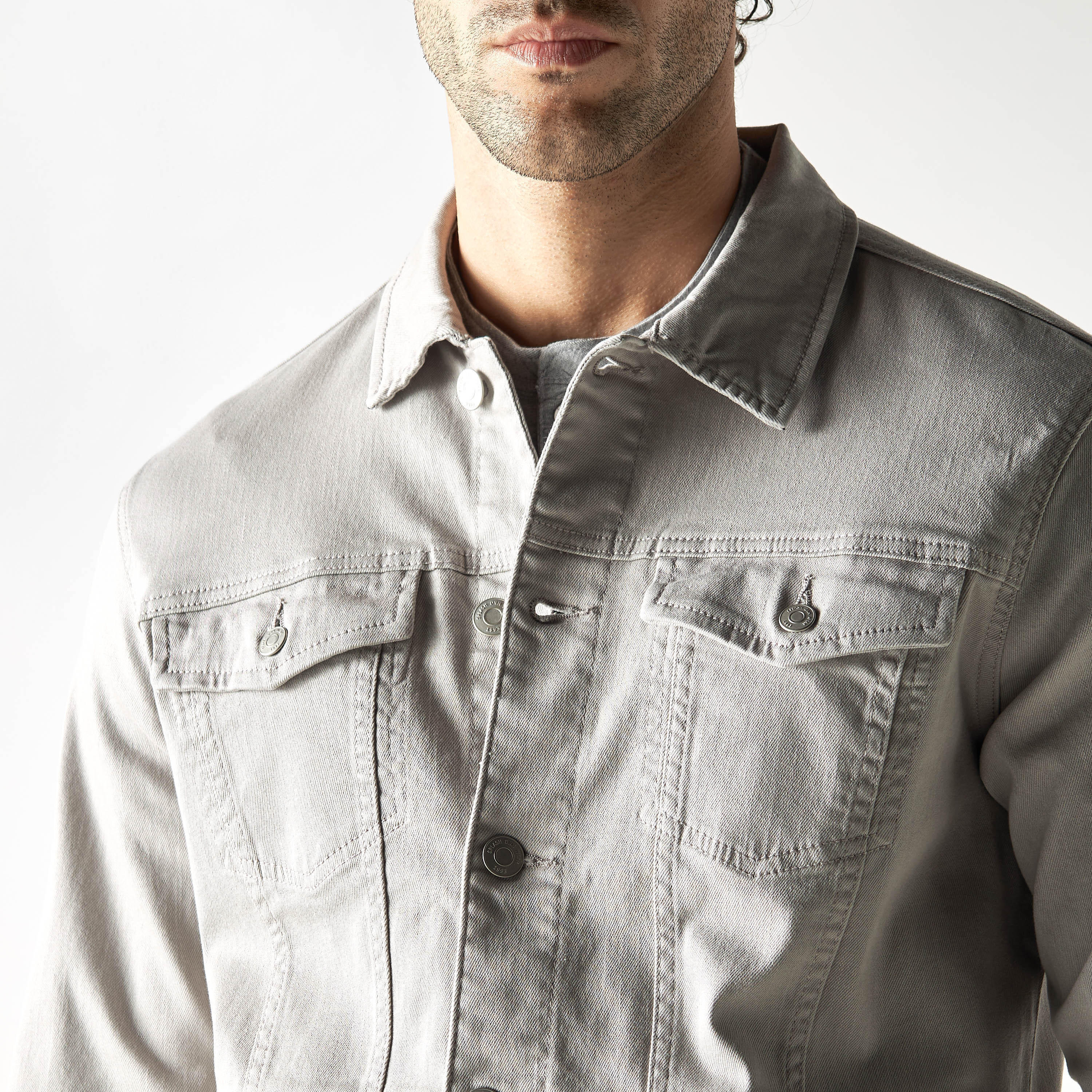 جاكيت دنيم بأكمام طويلة وجيوب-men-clothing-jacketsandblazers-jackets-image-2