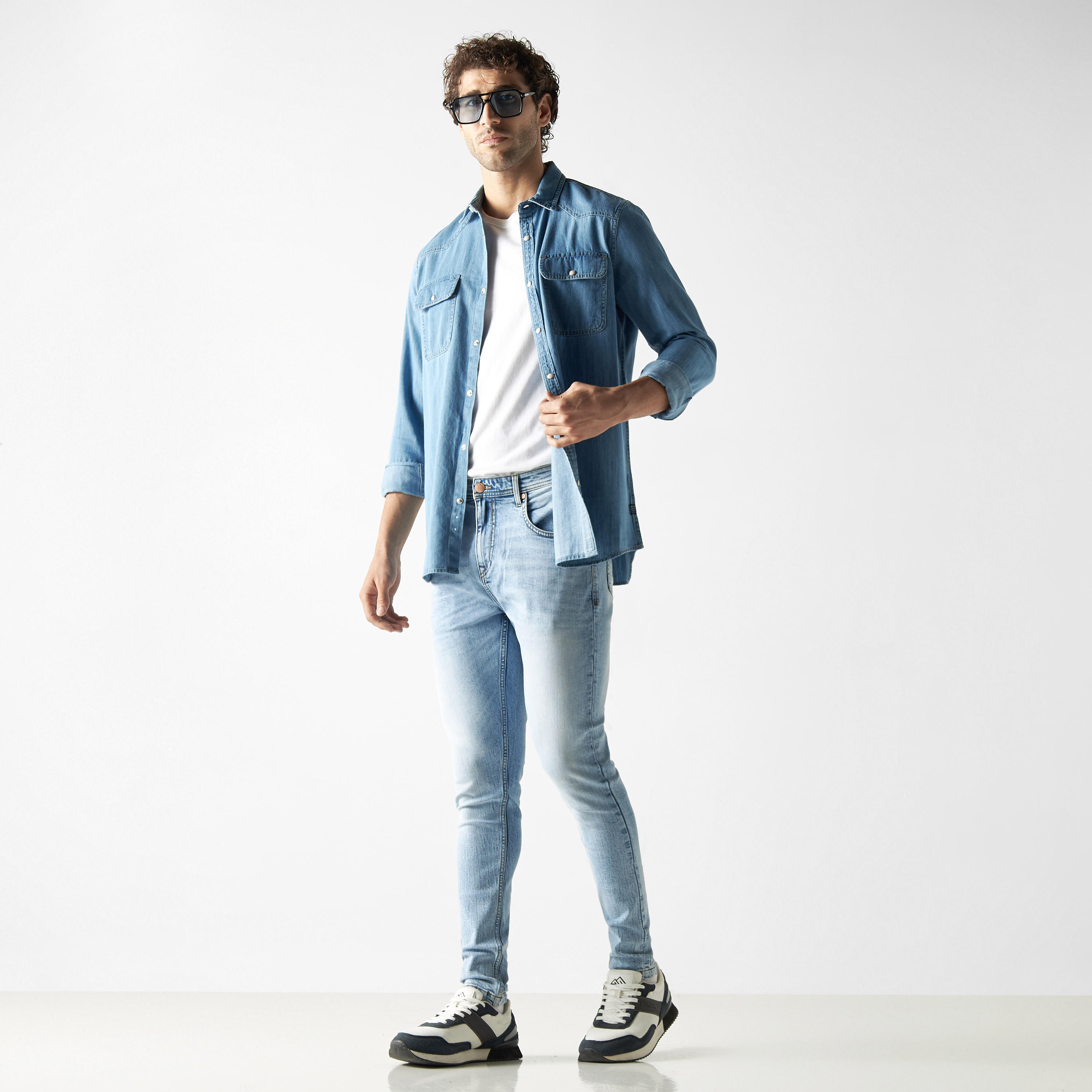بنطلون جينز سوبر سكيني مضلّع بزر إغلاق-men-clothing-bottoms-jeans-image-2