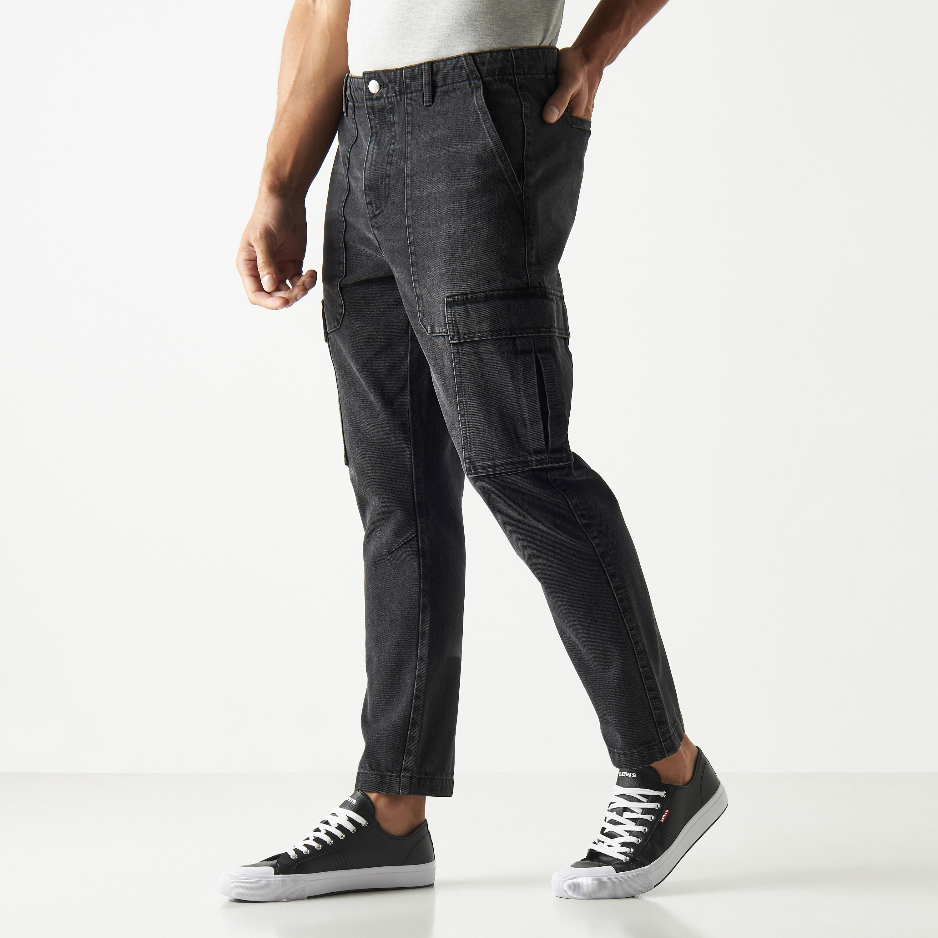 بنطلون جينز كارغو بأطراف ضيّقة-men-clothing-bottoms-jeans-image-4