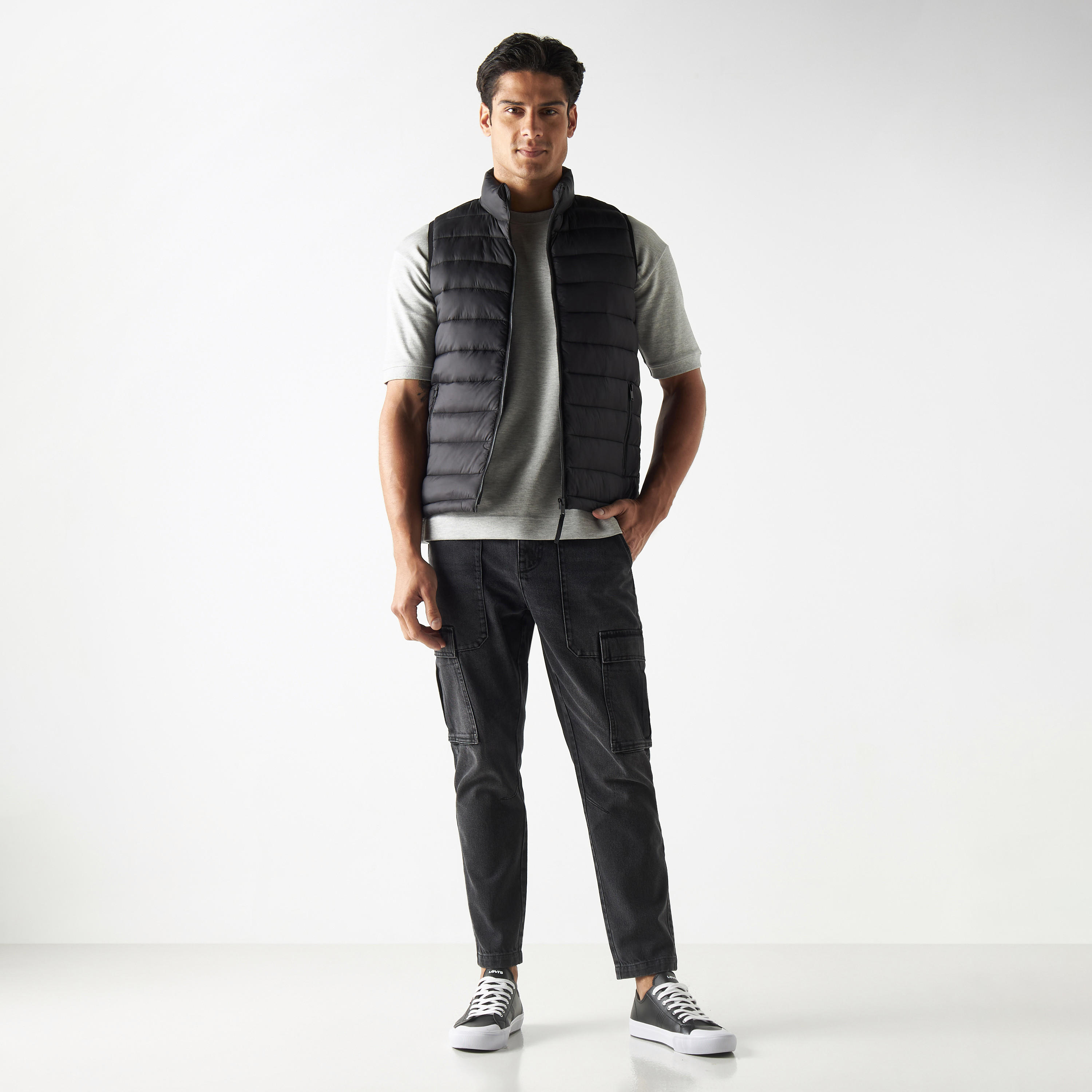 بنطلون جينز كارغو بأطراف ضيّقة-men-clothing-bottoms-jeans-image-3