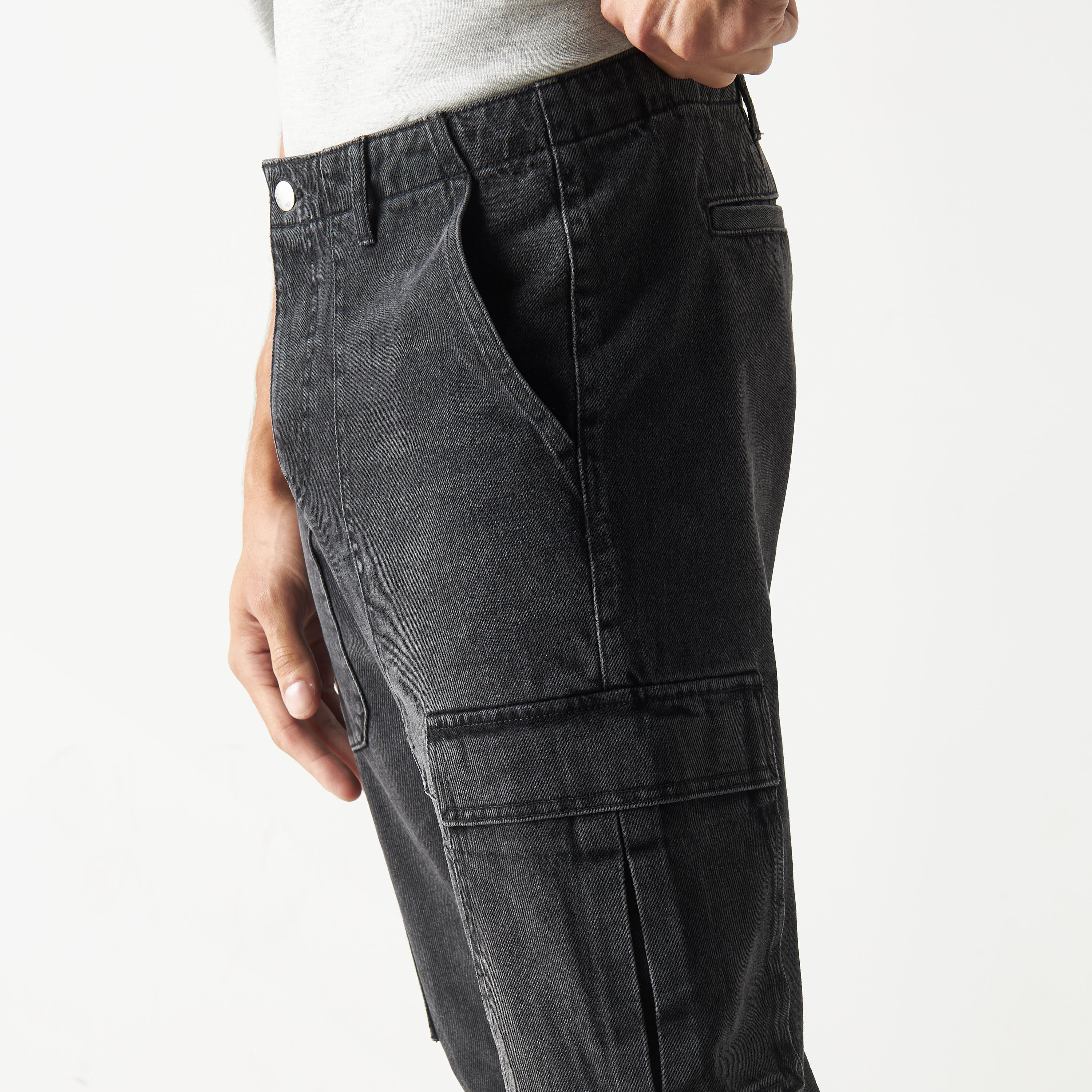 بنطلون جينز كارغو بأطراف ضيّقة-men-clothing-bottoms-jeans-image-1