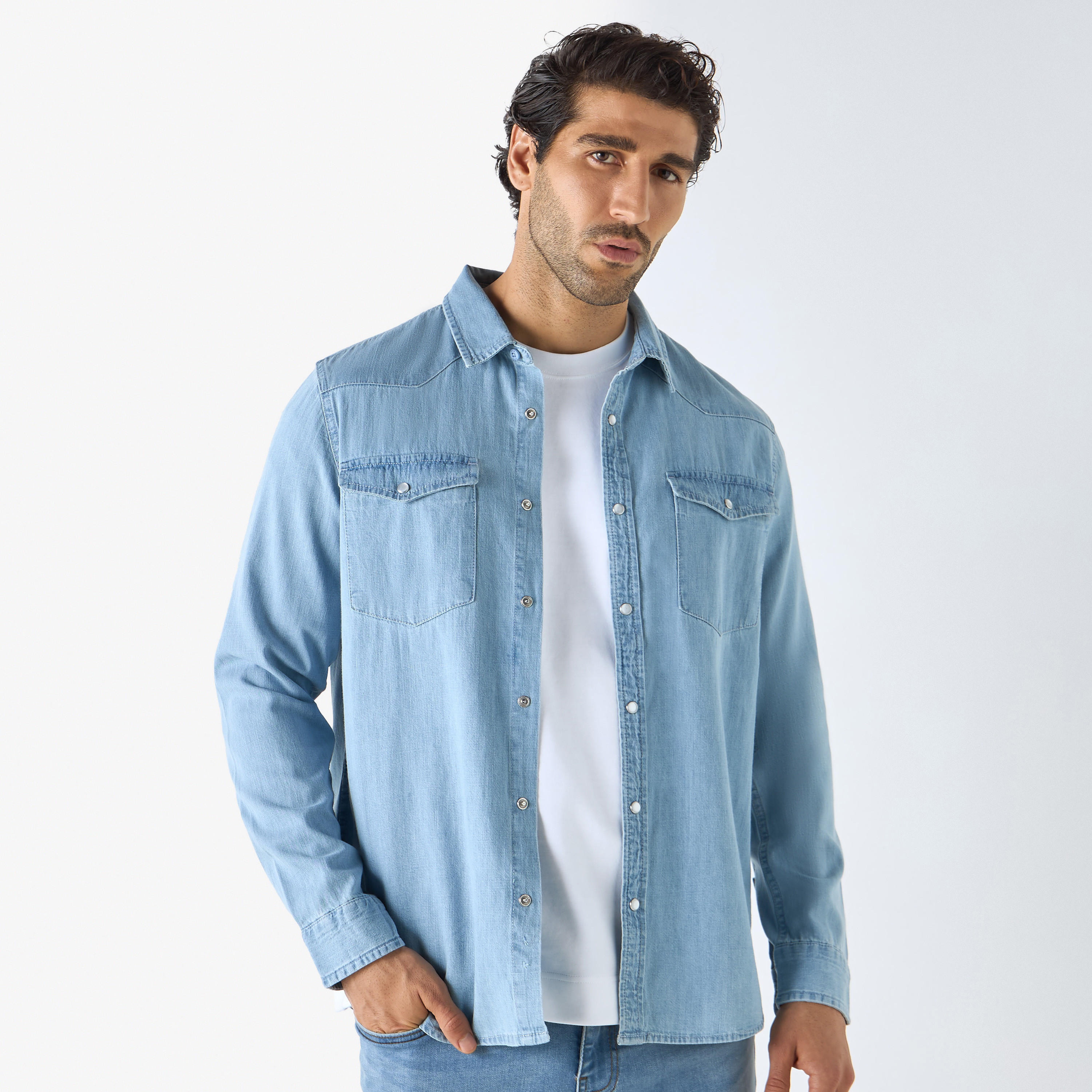 قميص دينم بأكمام طويلة وجيوب على الصدر-men-clothing-shirts-image-1