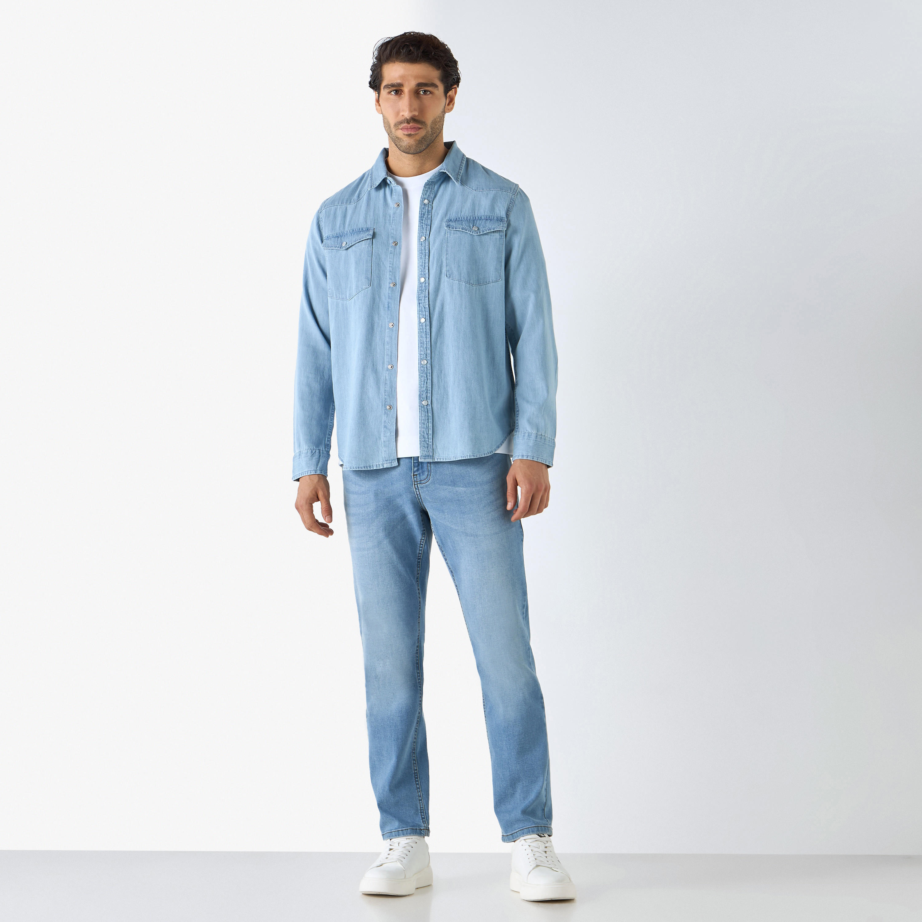 قميص دينم بأكمام طويلة وجيوب على الصدر-men-clothing-shirts-image-2