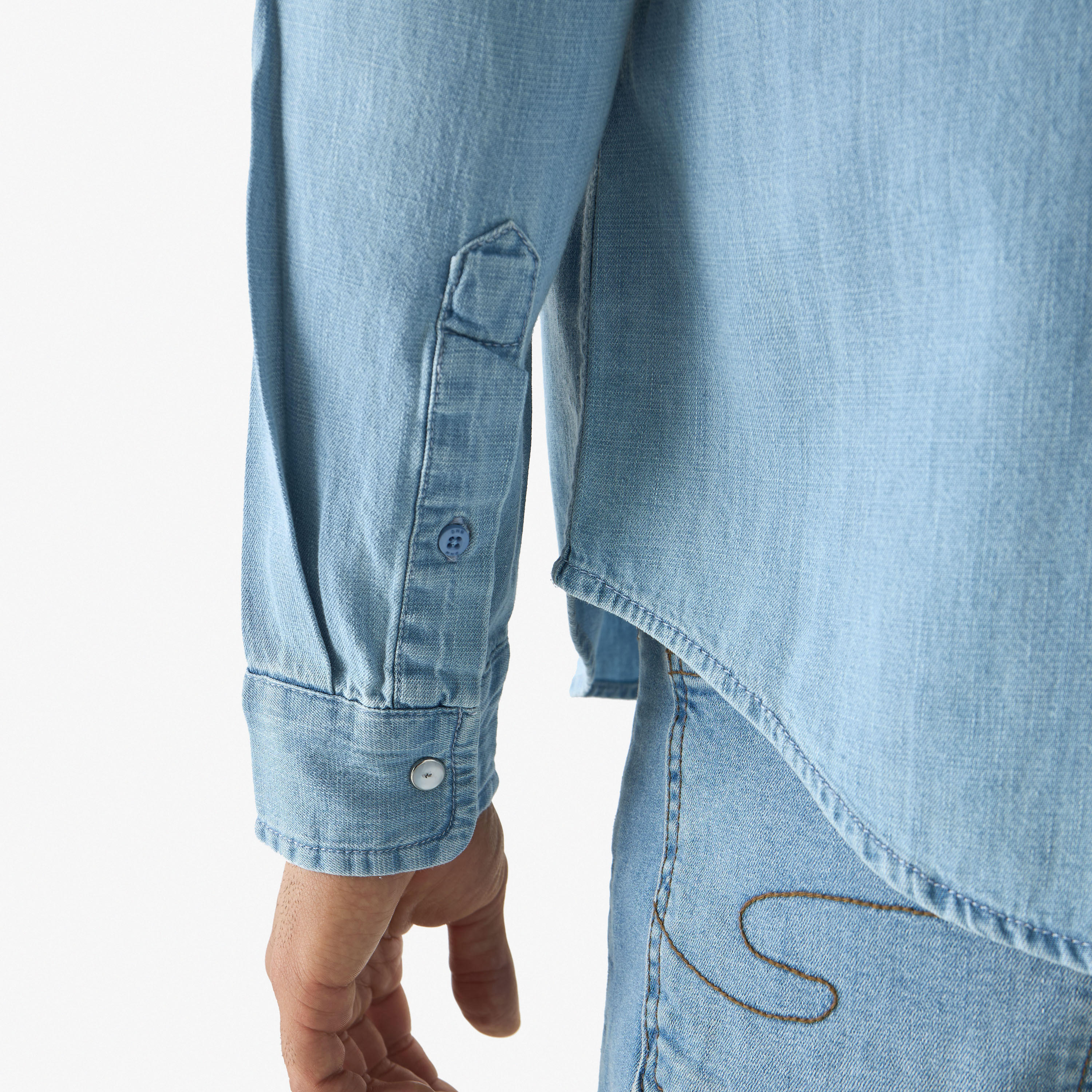 قميص دينم بأكمام طويلة وجيوب على الصدر-men-clothing-shirts-image-4