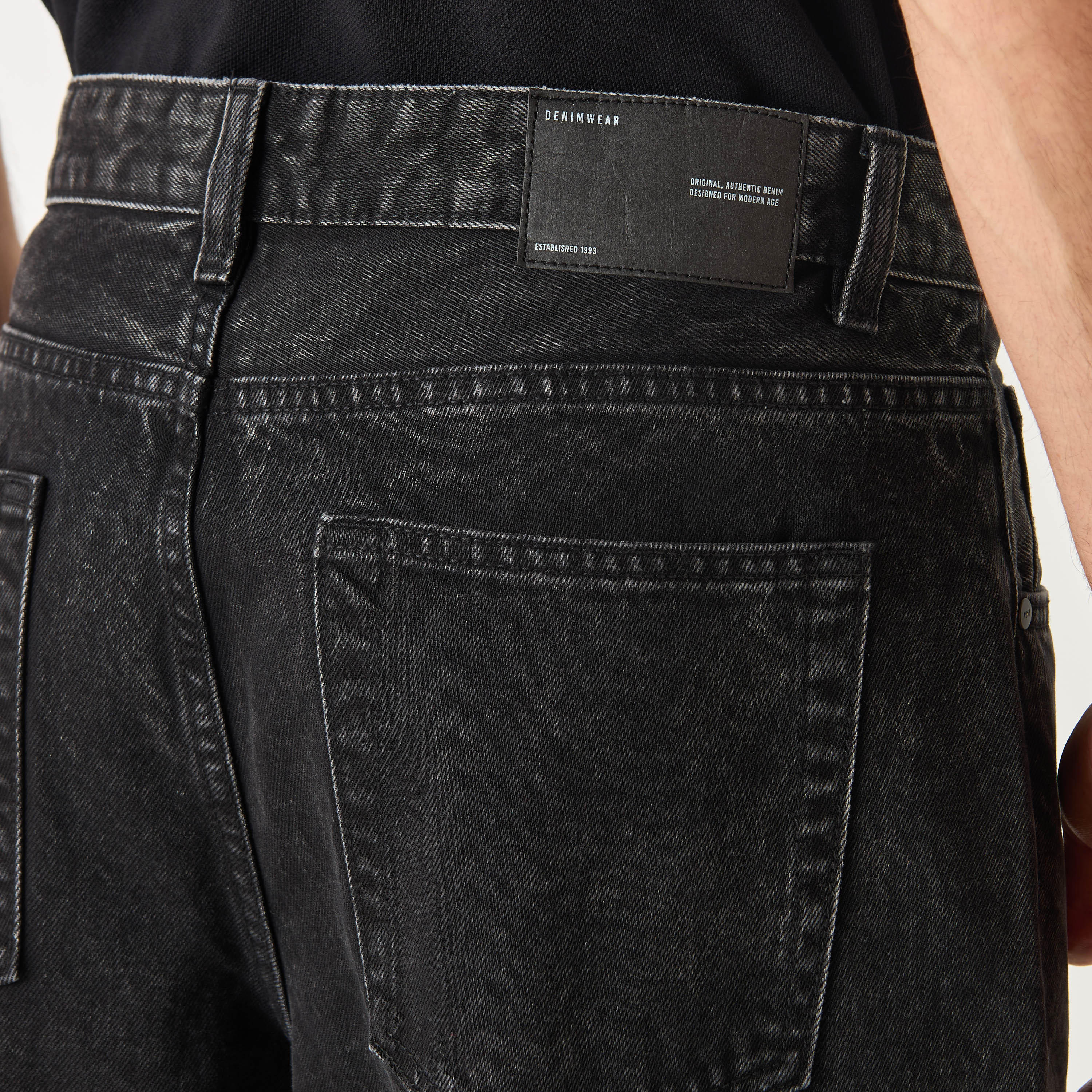 بنطلون جينز بقصة عادية وجيوب-men-clothing-bottoms-jeans-image-1