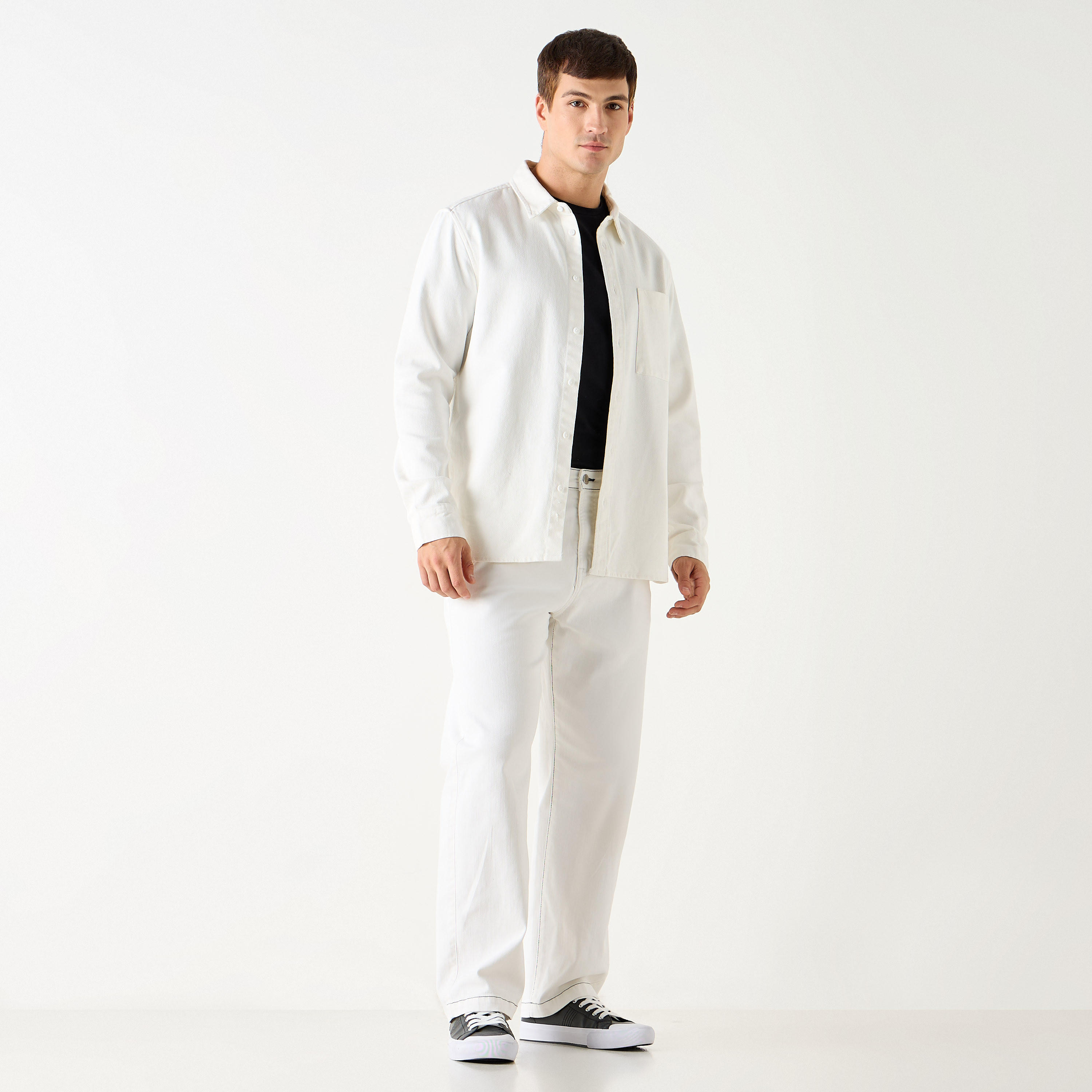 قميص دينم بقصة عادية وأكمام طويلة-men-clothing-shirts-image-2