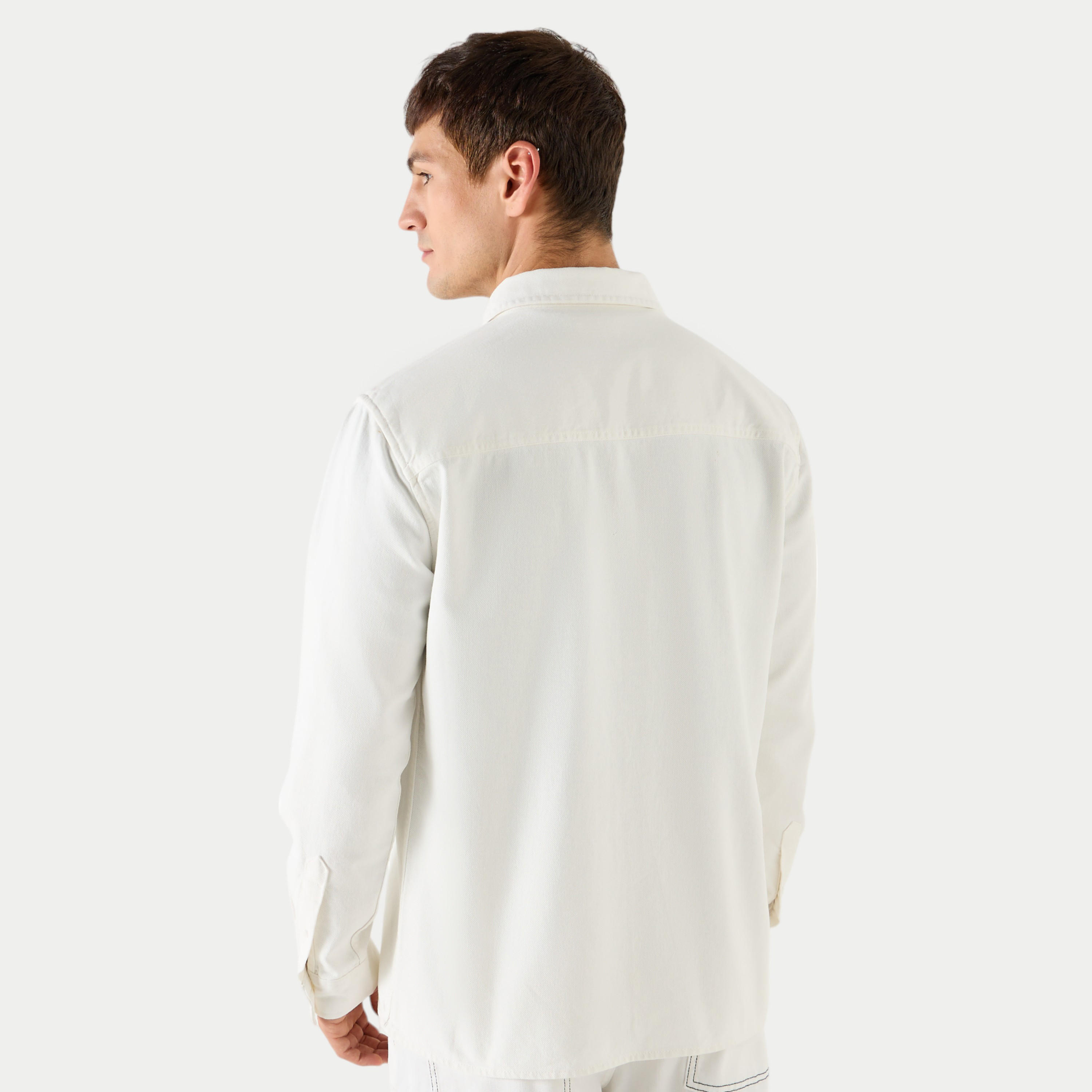 قميص دينم بقصة عادية وأكمام طويلة-men-clothing-shirts-image-3