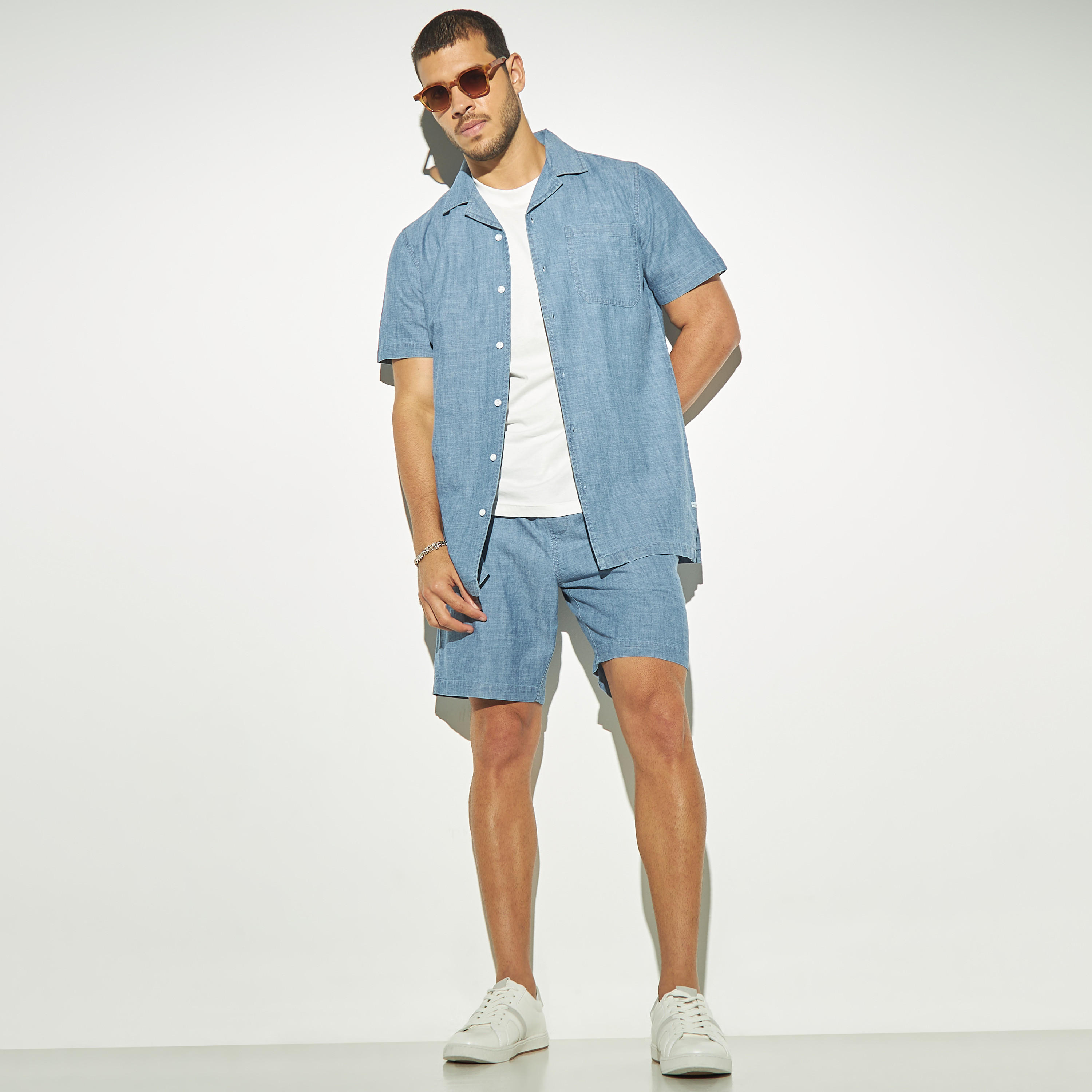 شورت سادة برباط إغلاق وجيوب-men-clothing-bottoms-shorts-image-3