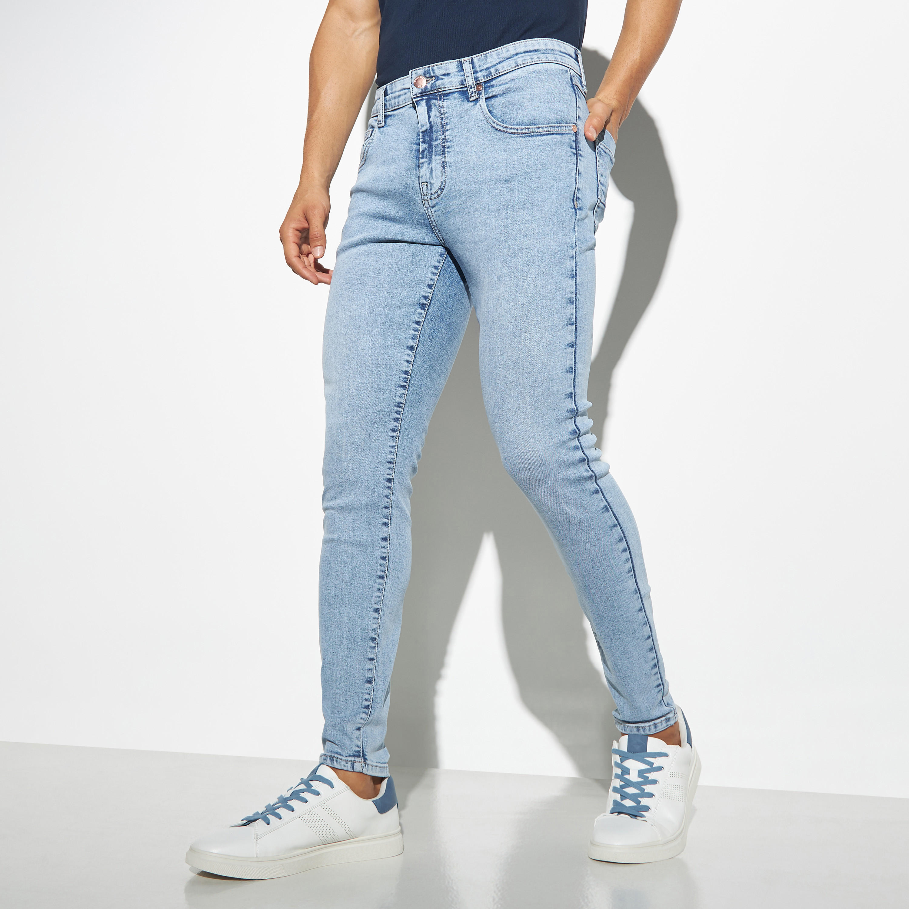 بنطلون جينز بقصّة سكيني وجيوب-men-clothing-bottoms-jeans-image-9