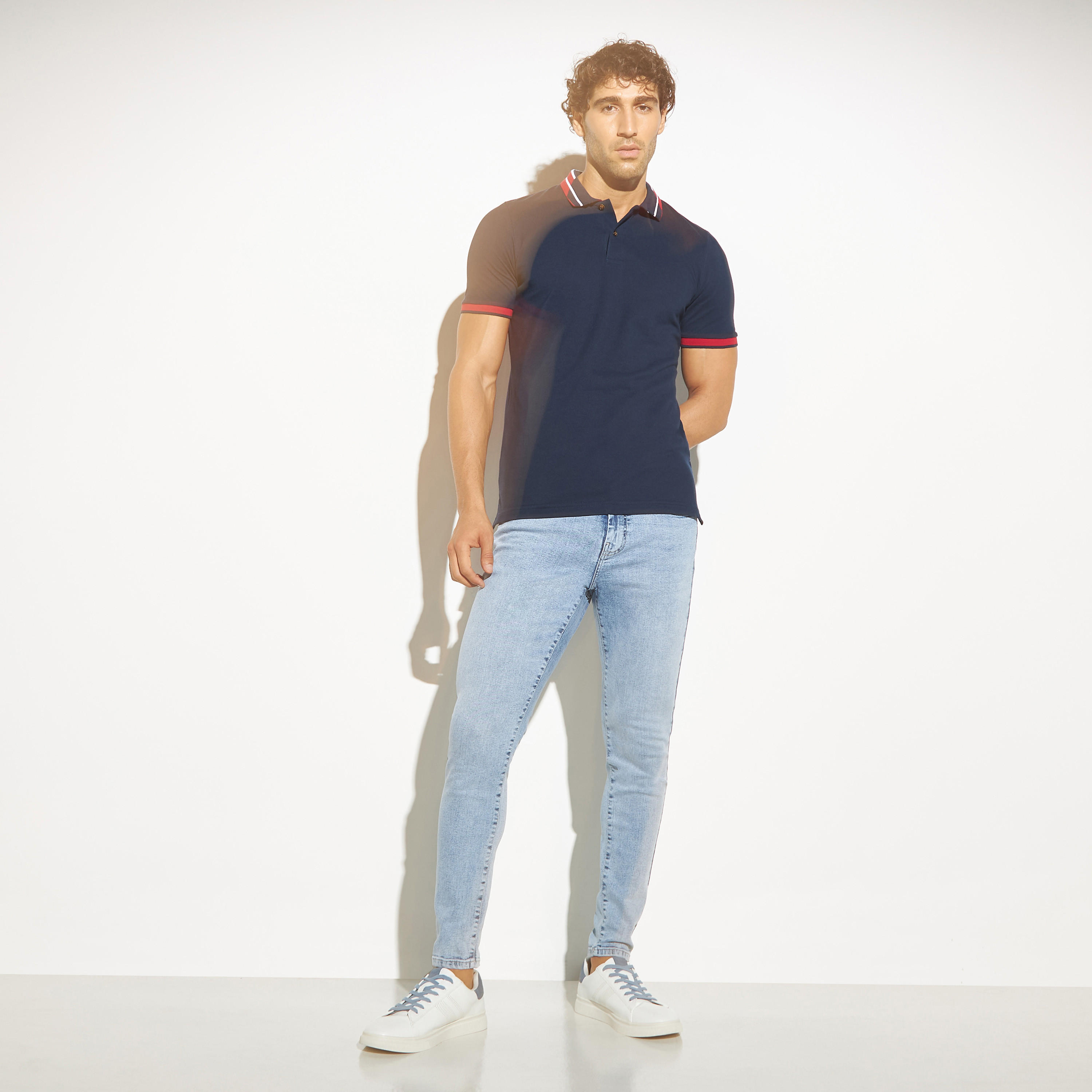 بنطلون جينز بقصّة سكيني وجيوب-men-clothing-bottoms-jeans-image-10