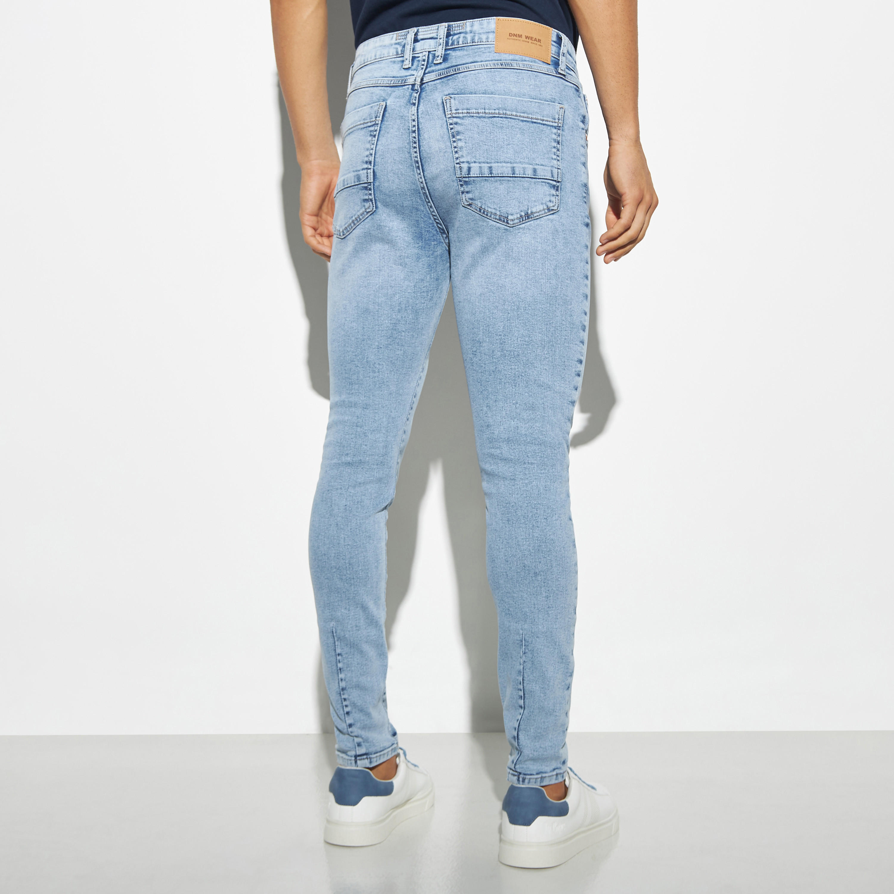 بنطلون جينز بقصّة سكيني وجيوب-men-clothing-bottoms-jeans-image-11