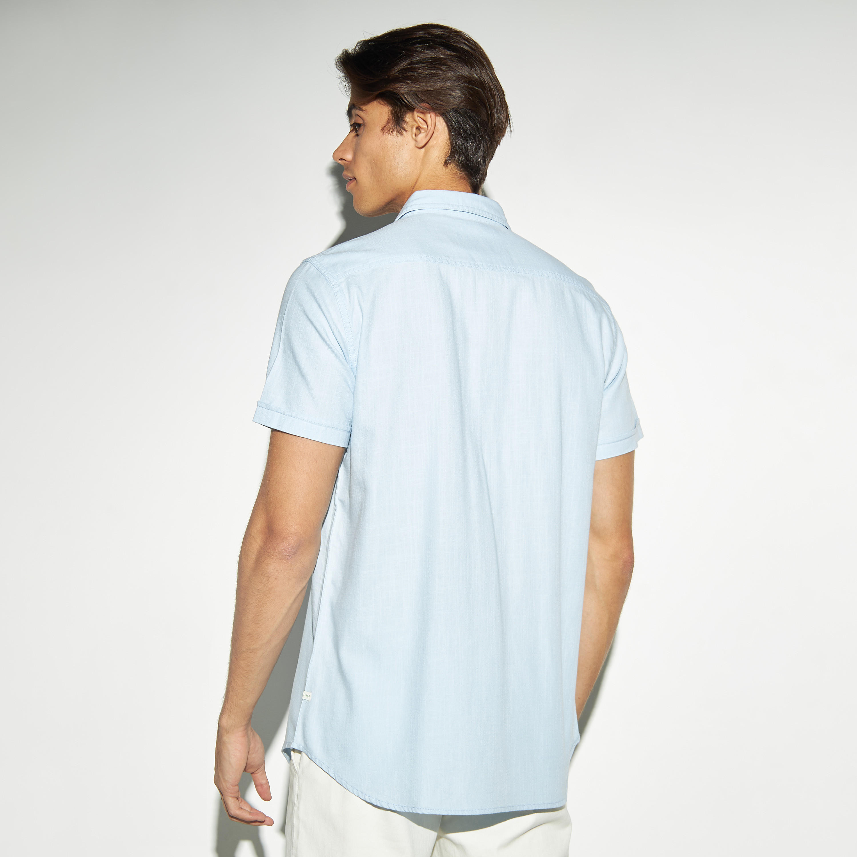 قميص دنيم بزر إغلاق وأكمام قصيرة-men-clothing-shirts-image-3