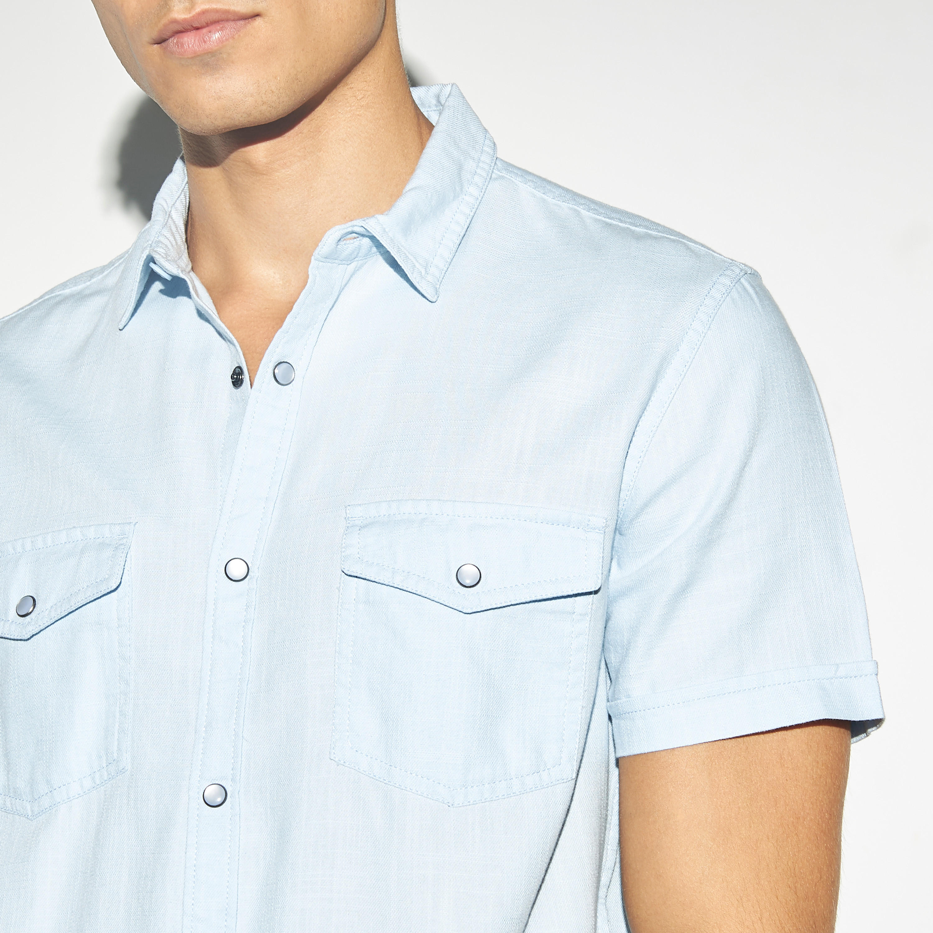قميص دنيم بزر إغلاق وأكمام قصيرة-men-clothing-shirts-image-4