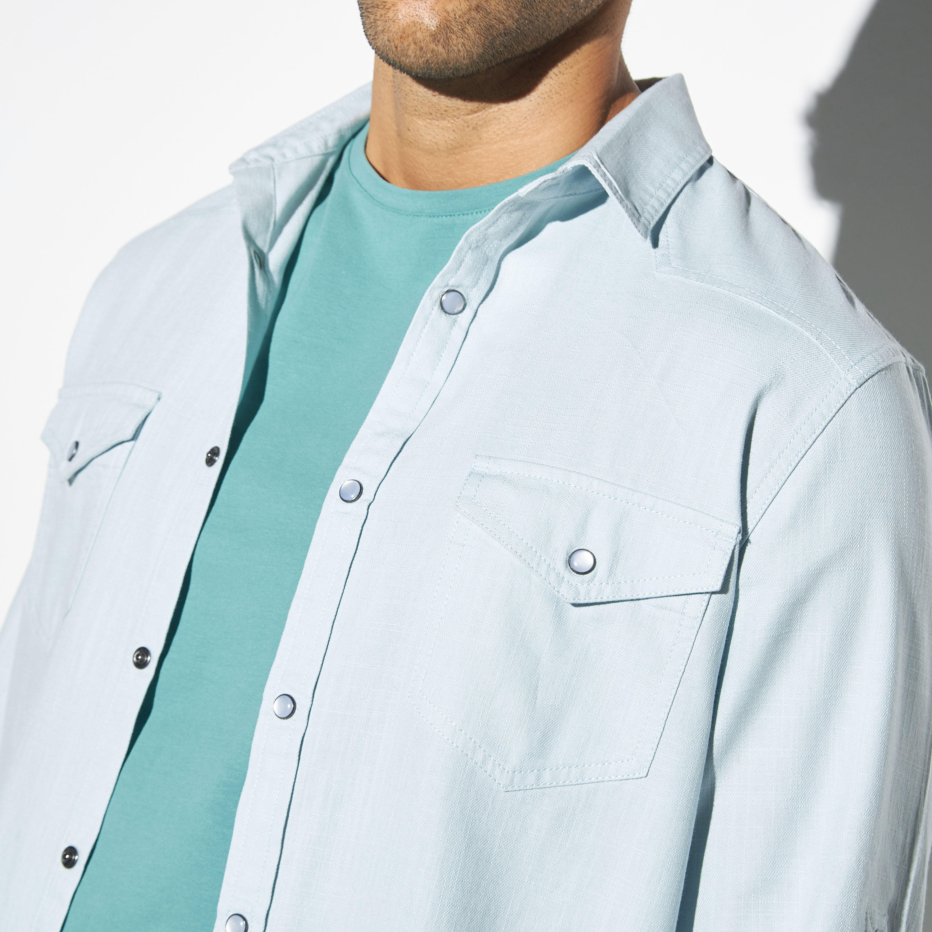 قميص دنيم سادة بأكمام طويلة وجيوب-men-clothing-shirts-image-4