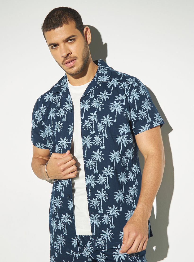 قميص بطبعات بأكمام قصيرة وجيب-men-clothing-shirts-image-1