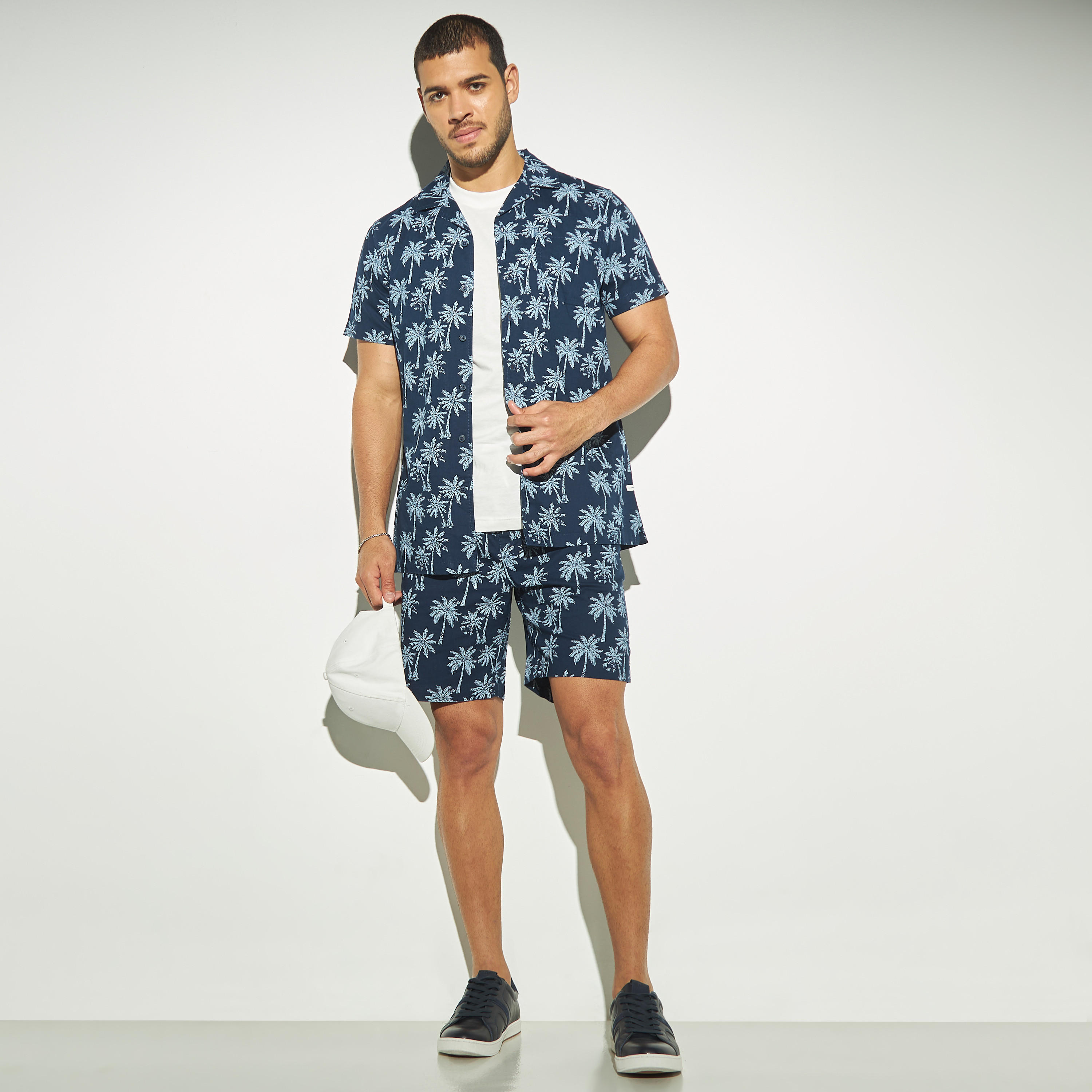 قميص بطبعات بأكمام قصيرة وجيب-men-clothing-shirts-image-2