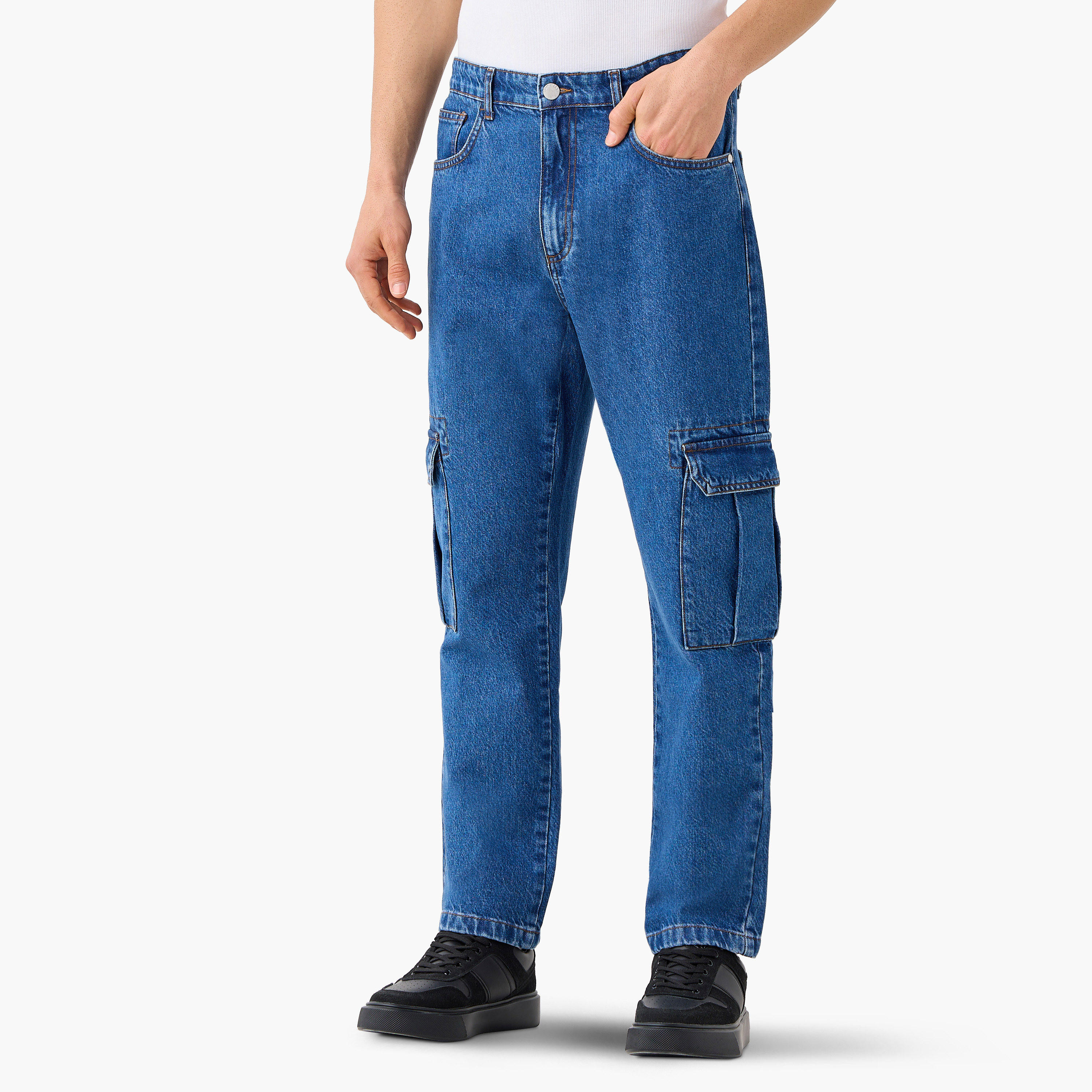 بنطلون جينز بتفاصيل جيب وقصة مستقيمة-men-clothing-bottoms-jeans-image-1