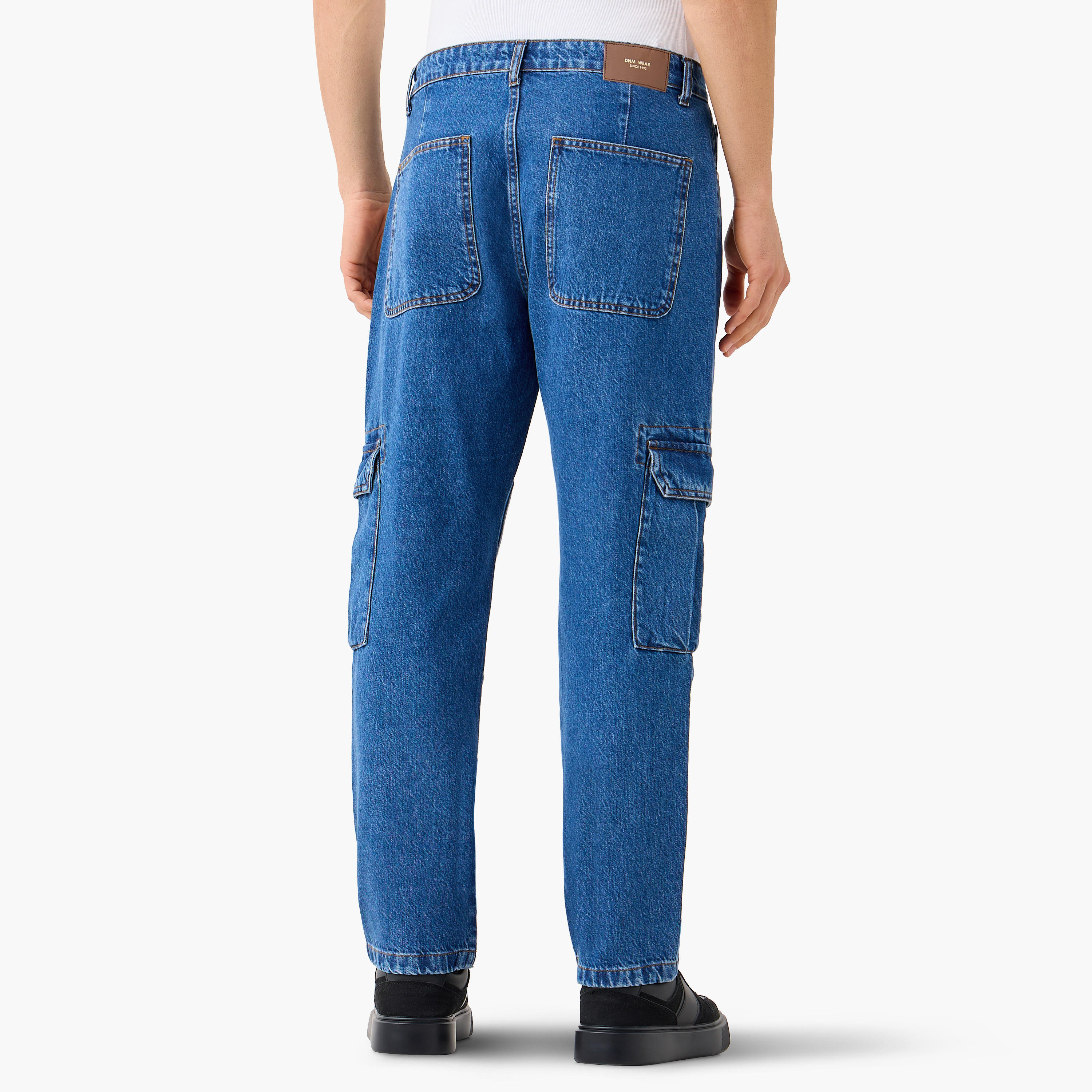 بنطلون جينز بتفاصيل جيب وقصة مستقيمة-men-clothing-bottoms-jeans-image-3