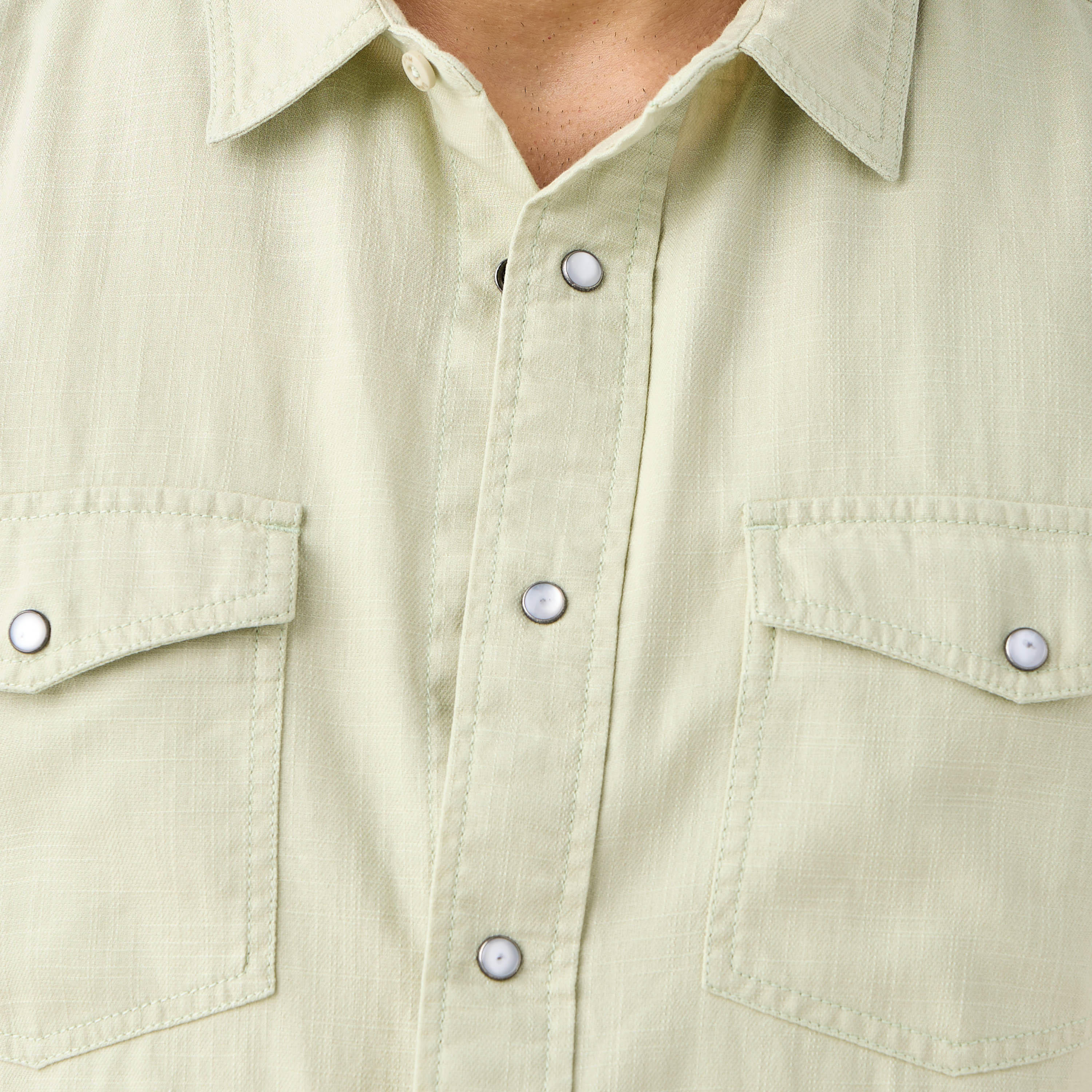قميص بقصة عادية وتفاصيل جيب وأكمام قصيرة-men-clothing-shirts-image-5