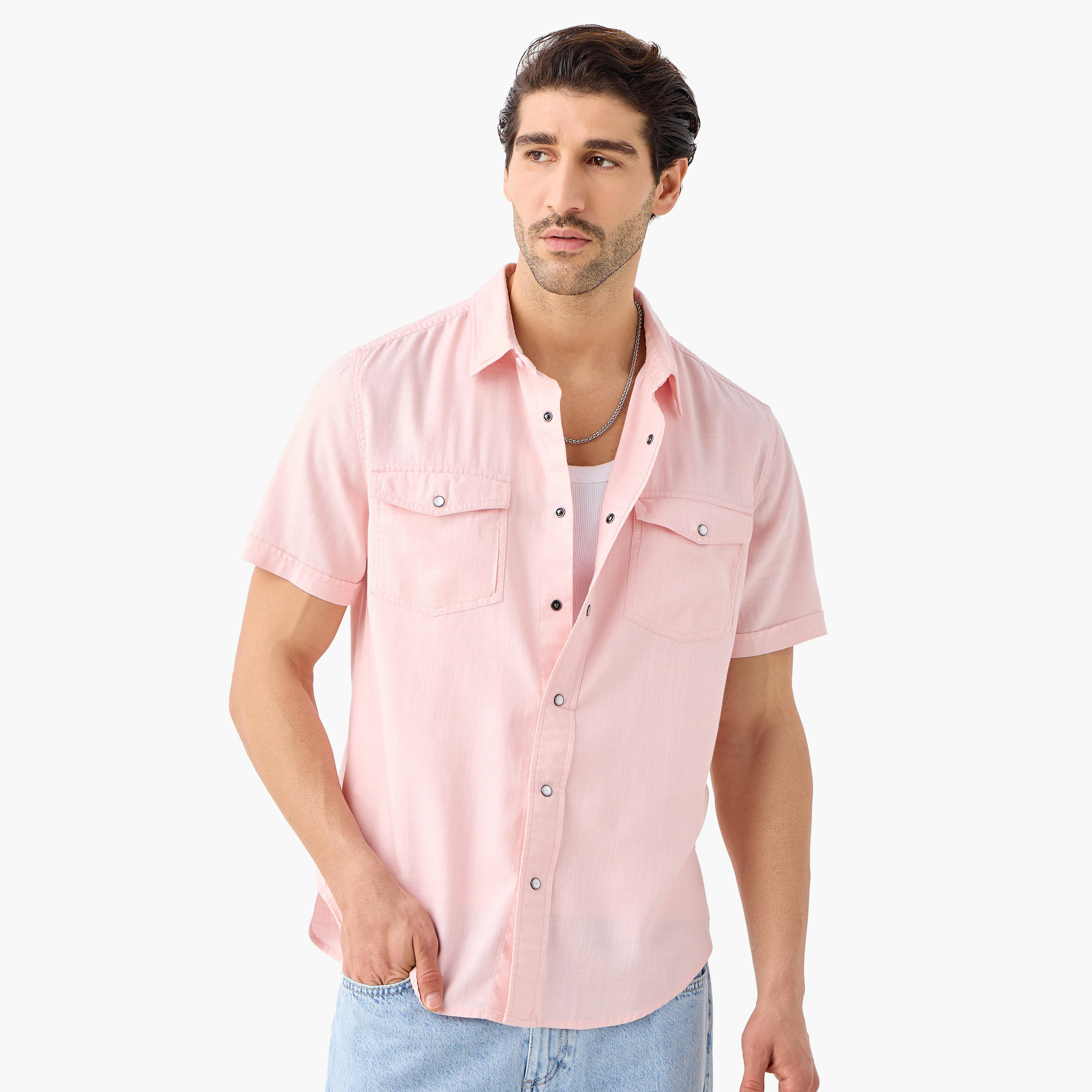 قميص بقصة عادية وتفاصيل جيب وأكمام قصيرة-men-clothing-shirts-image-6