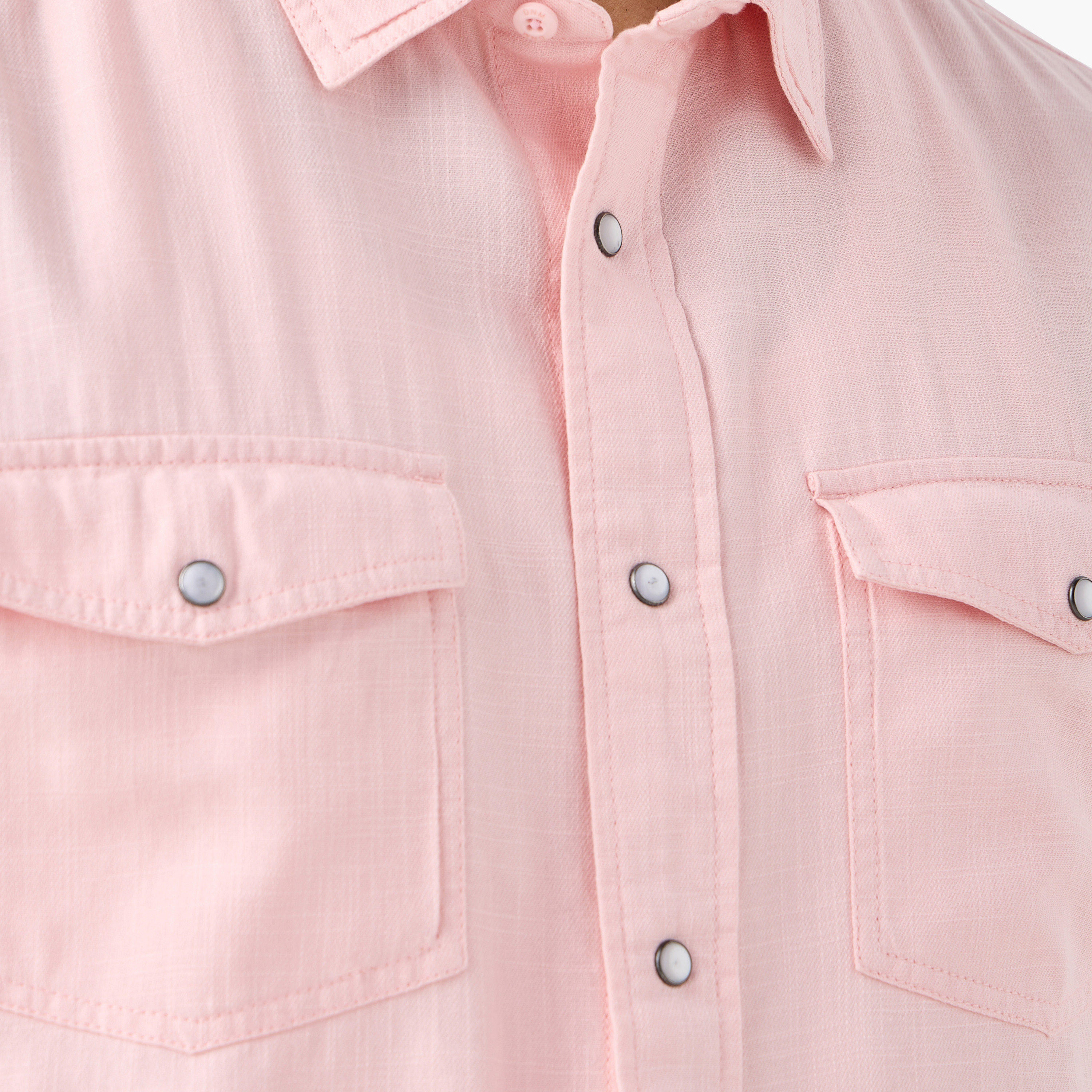قميص بقصة عادية وتفاصيل جيب وأكمام قصيرة-men-clothing-shirts-image-10