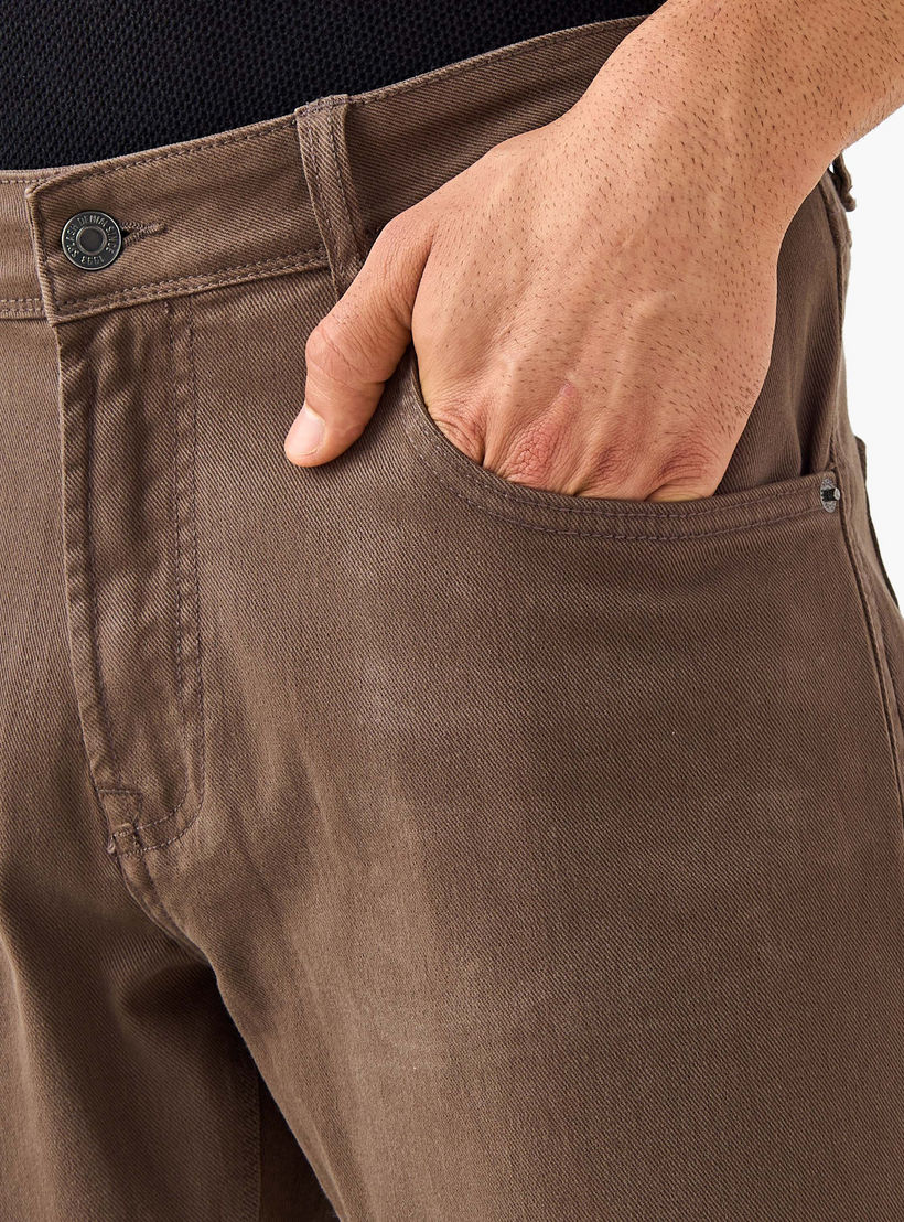 بنطلون جينز بقصّة سليم وخصر متوسط الارتفاع وزر إغلاق-men-clothing-bottoms-jeans-image-2