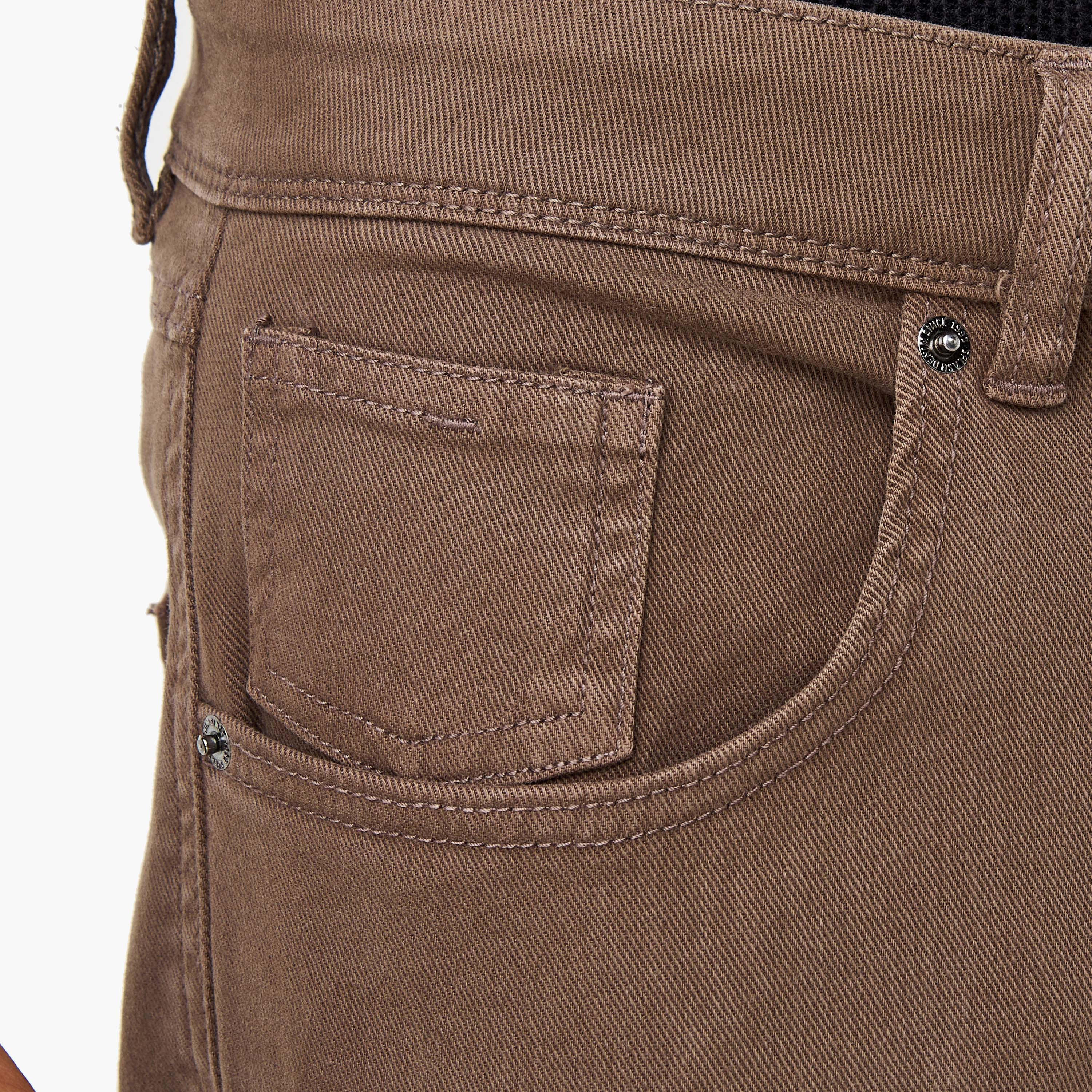 بنطلون جينز بقصّة سليم وخصر متوسط الارتفاع وزر إغلاق-men-clothing-bottoms-jeans-image-1