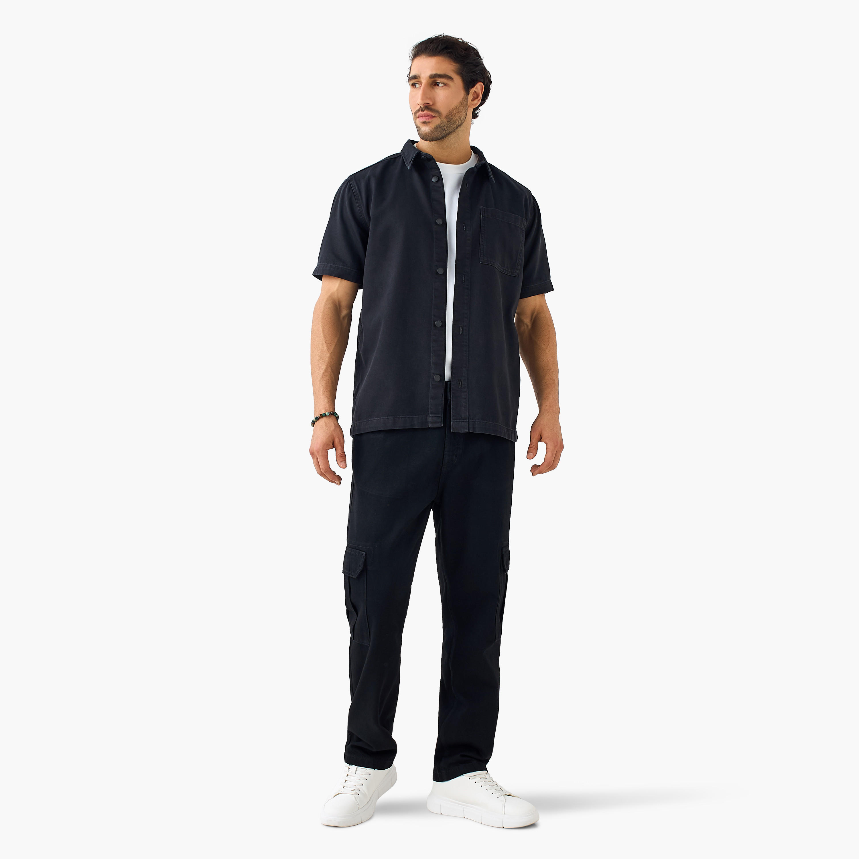 قميص دينم بياقة وقصة عادية وجيب على الصدر-men-clothing-shirts-image-4
