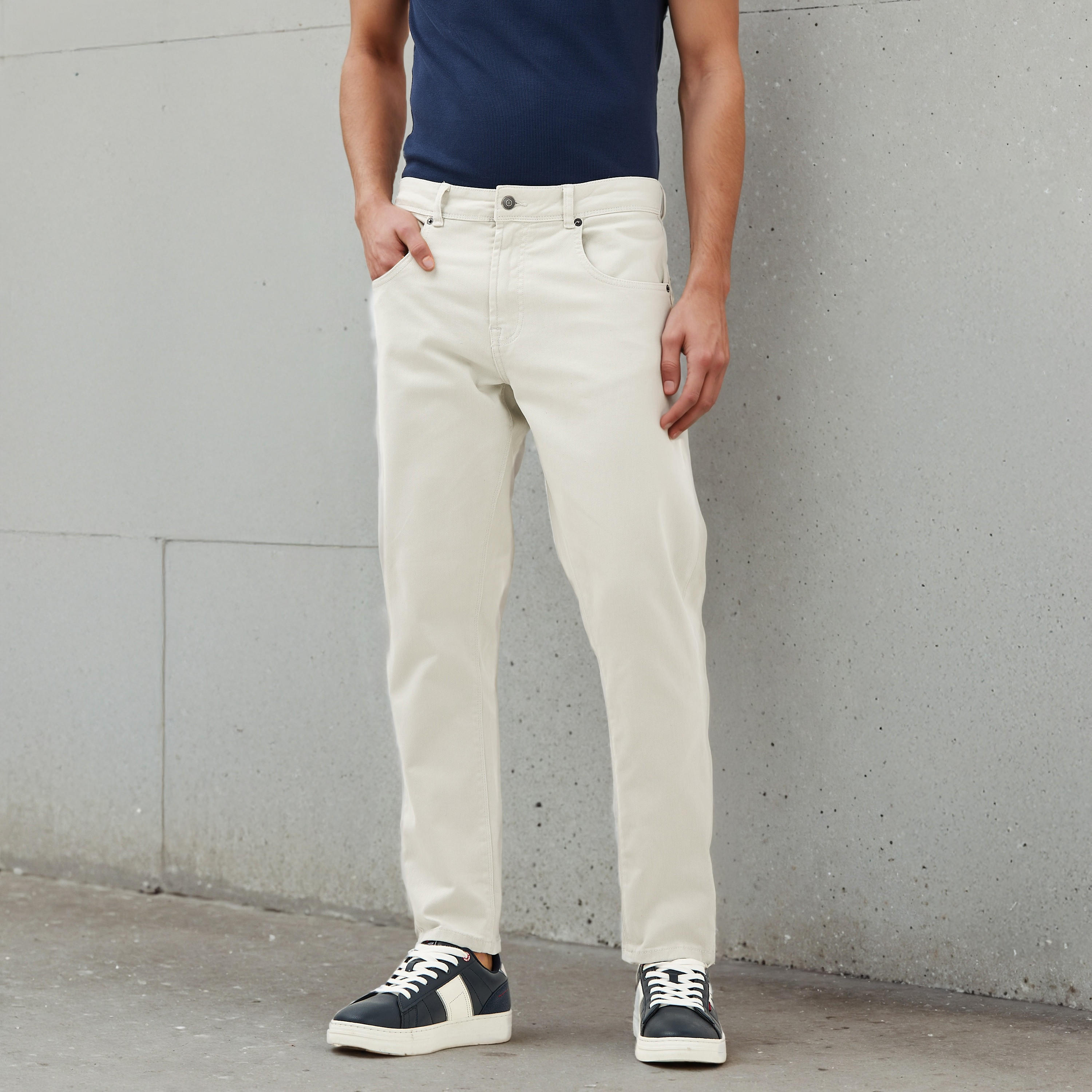 بنطلون جينز بقصّة ضيّقة-men-clothing-bottoms-jeans-image-4