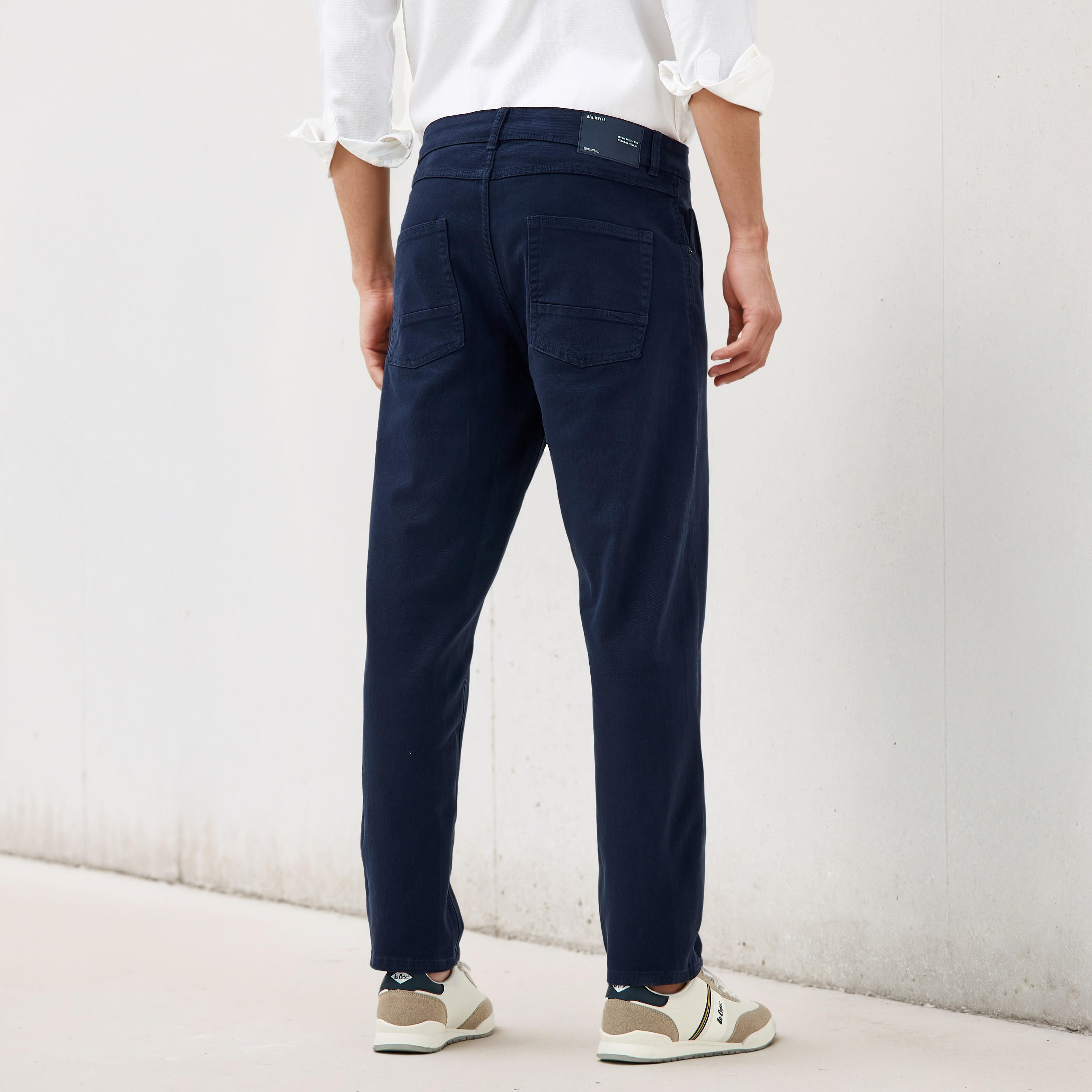 بنطلون جينز بقصّة ضيّقة-men-clothing-bottoms-jeans-image-3