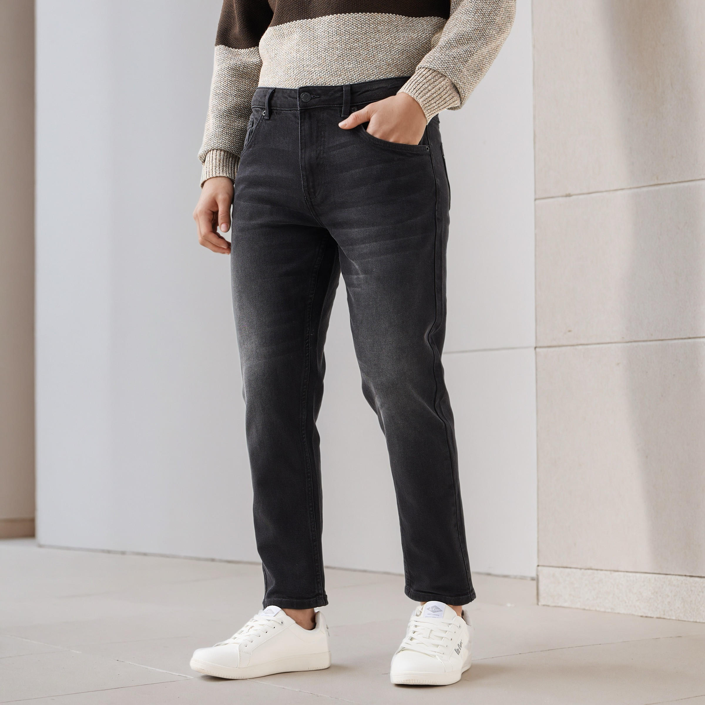 بنطلون جينز بقصّة سليم وخصر مرتفع-men-clothing-bottoms-jeans-image-5