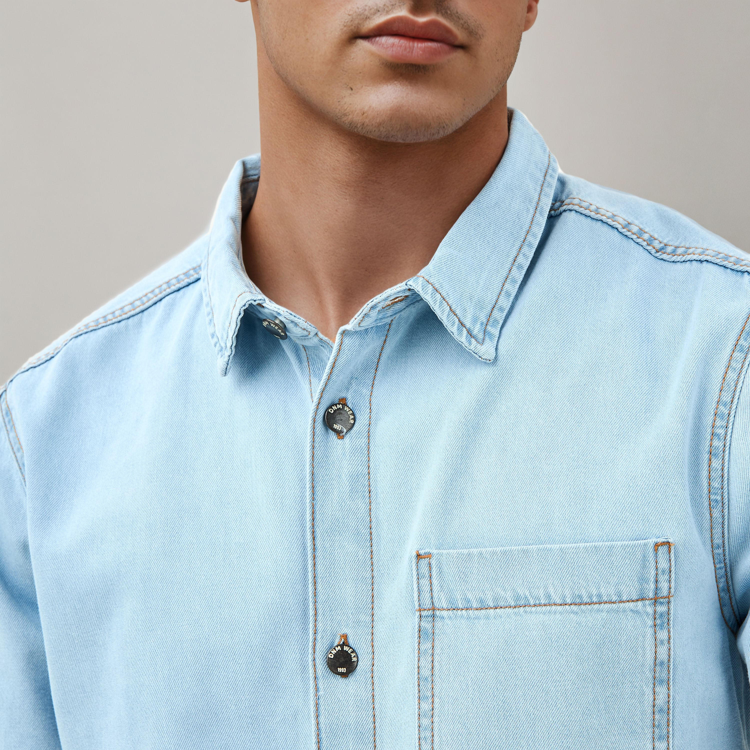 قميص بقصة مريحة وجيب-men-clothing-shirts-image-1