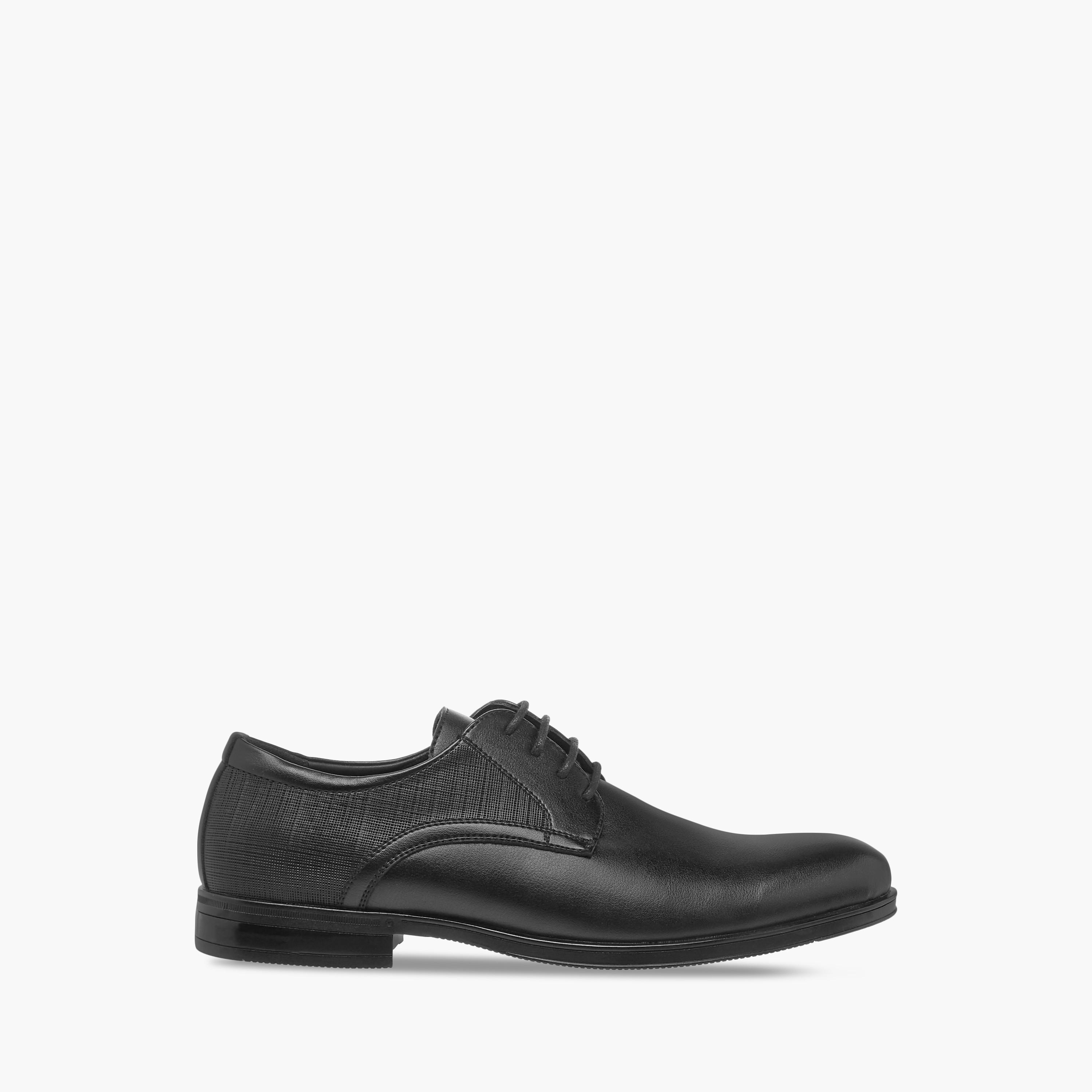 حذاء ديربي بارز الملمس برباط إغلاق من إل بي إل من شو إكسبرس-men-shoes-formalshoes-image-3