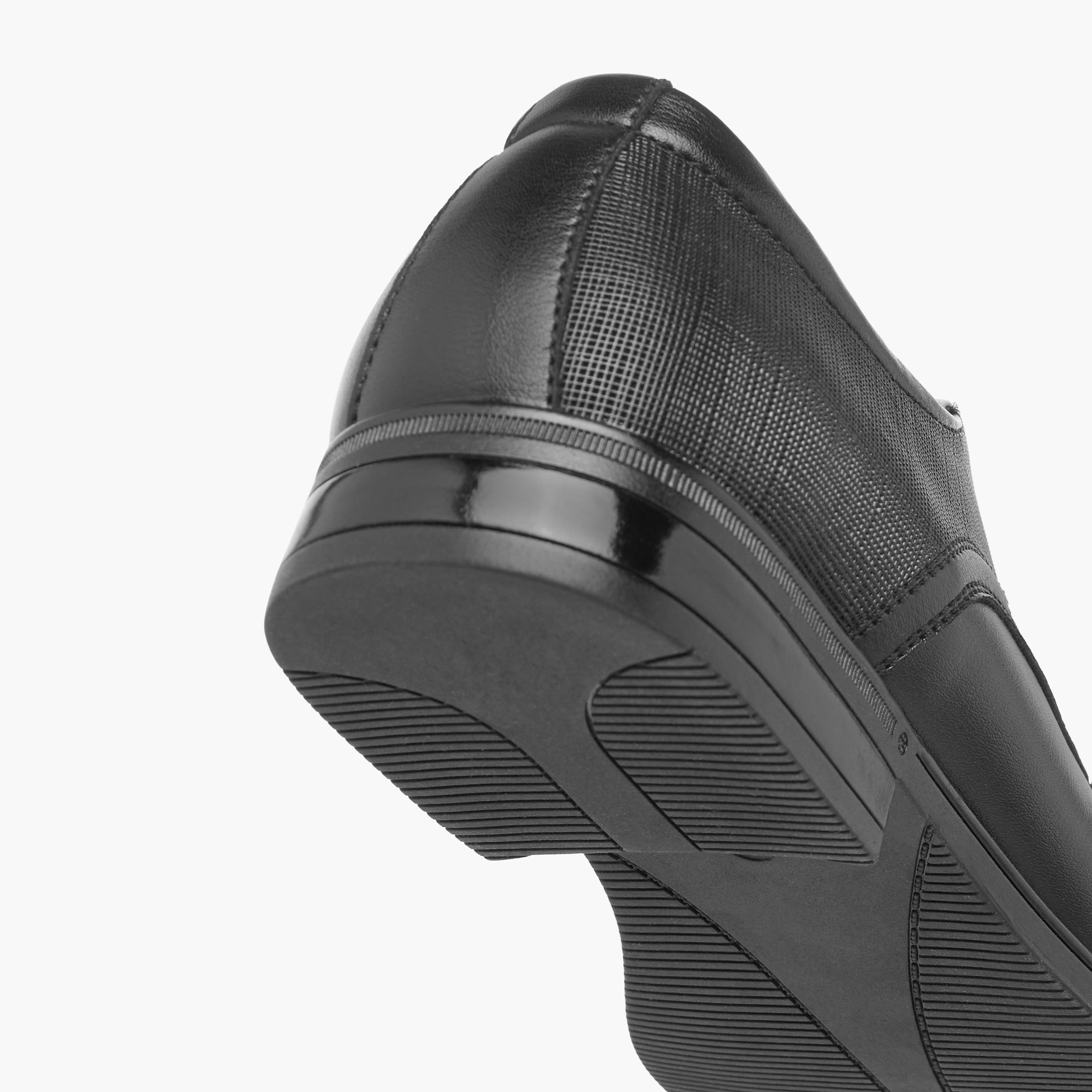 حذاء ديربي بارز الملمس برباط إغلاق من إل بي إل من شو إكسبرس-men-shoes-formalshoes-image-5