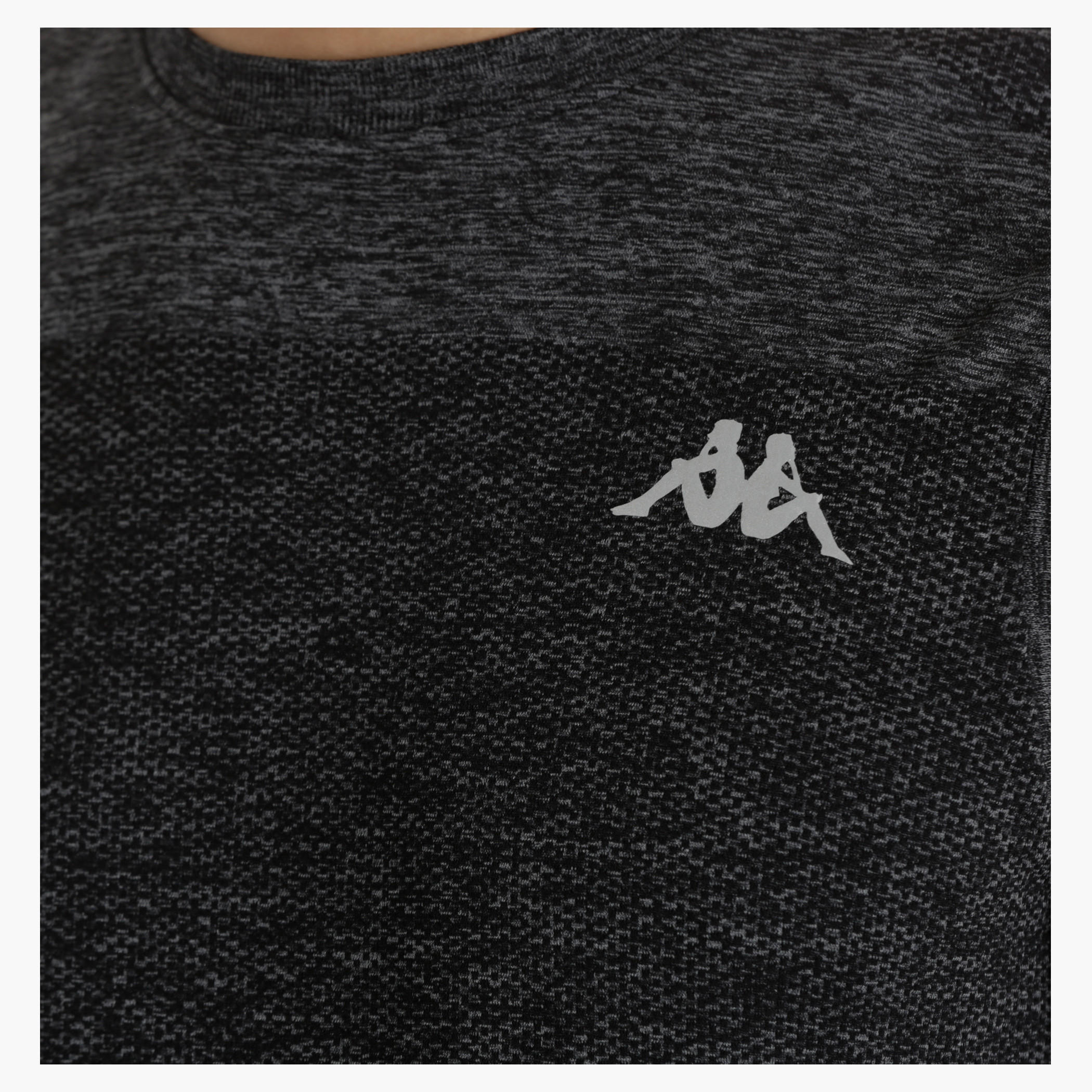 Kappa Vest with Seamless Pattern in Regular Fit-men-clothing-sportswearandactivewear-tshirtsandpolos-image-2