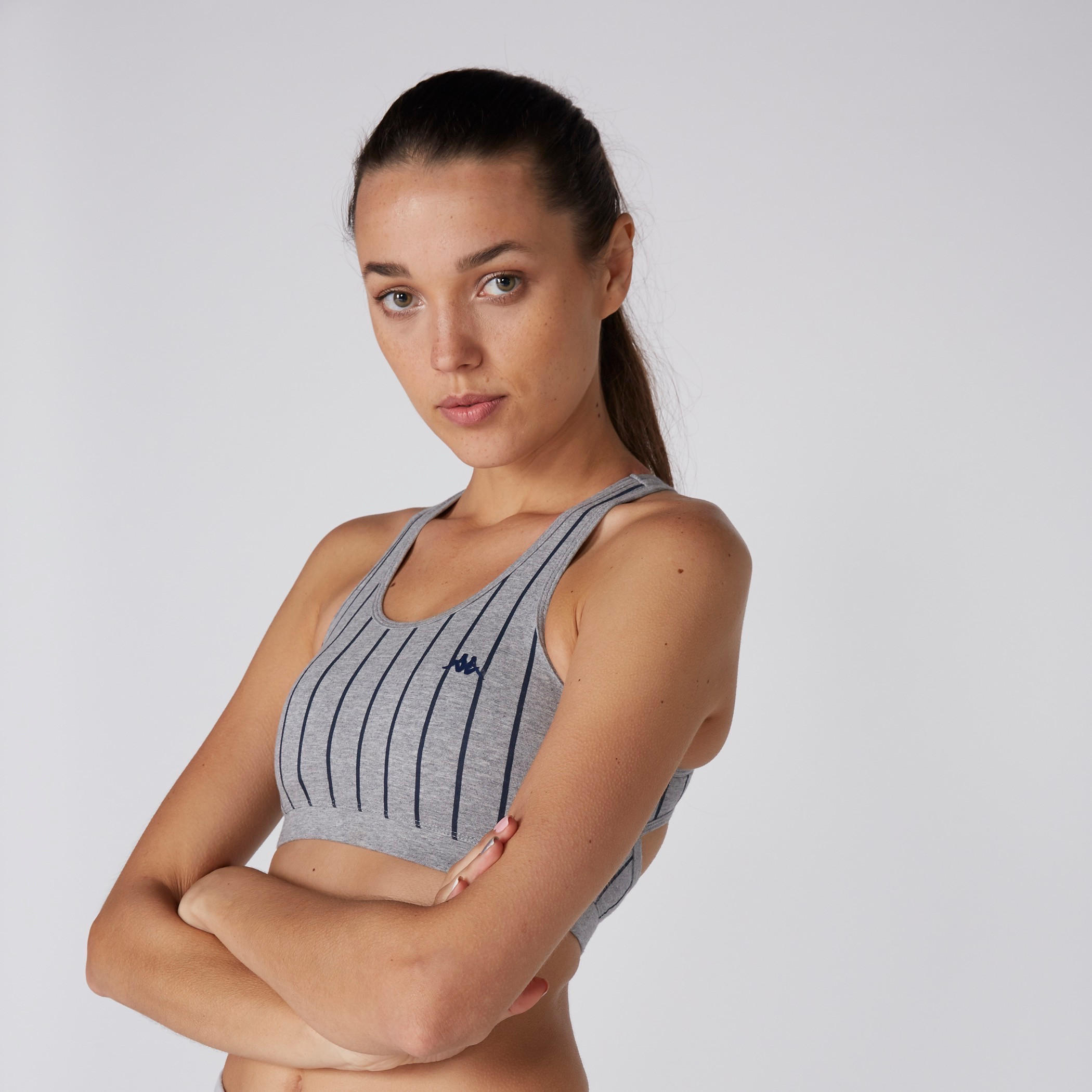 صدريّة رياضية مقلّمة بياقة عميقة من كابا-sports-women-clothing-sportsbras-image-2