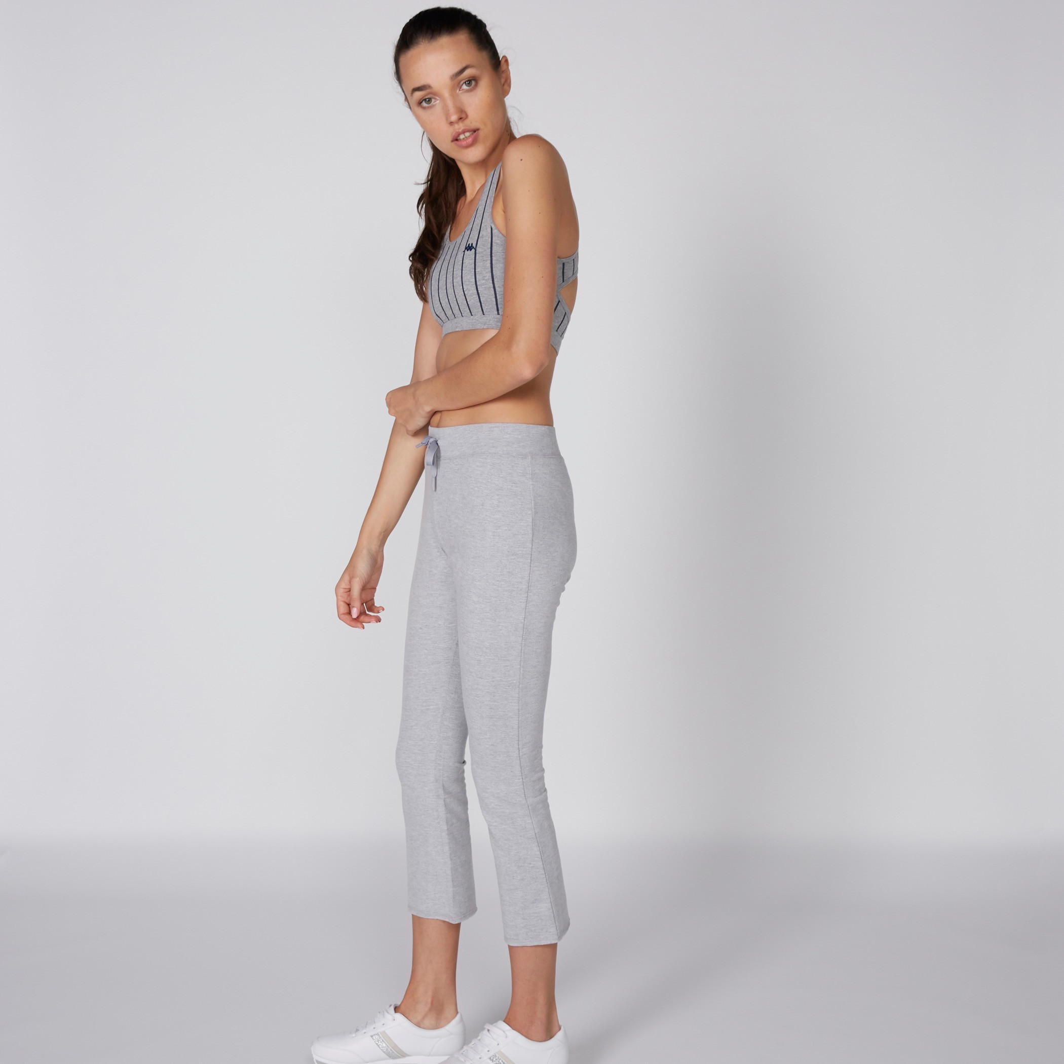 صدريّة رياضية مقلّمة بياقة عميقة من كابا-sports-women-clothing-sportsbras-image-3