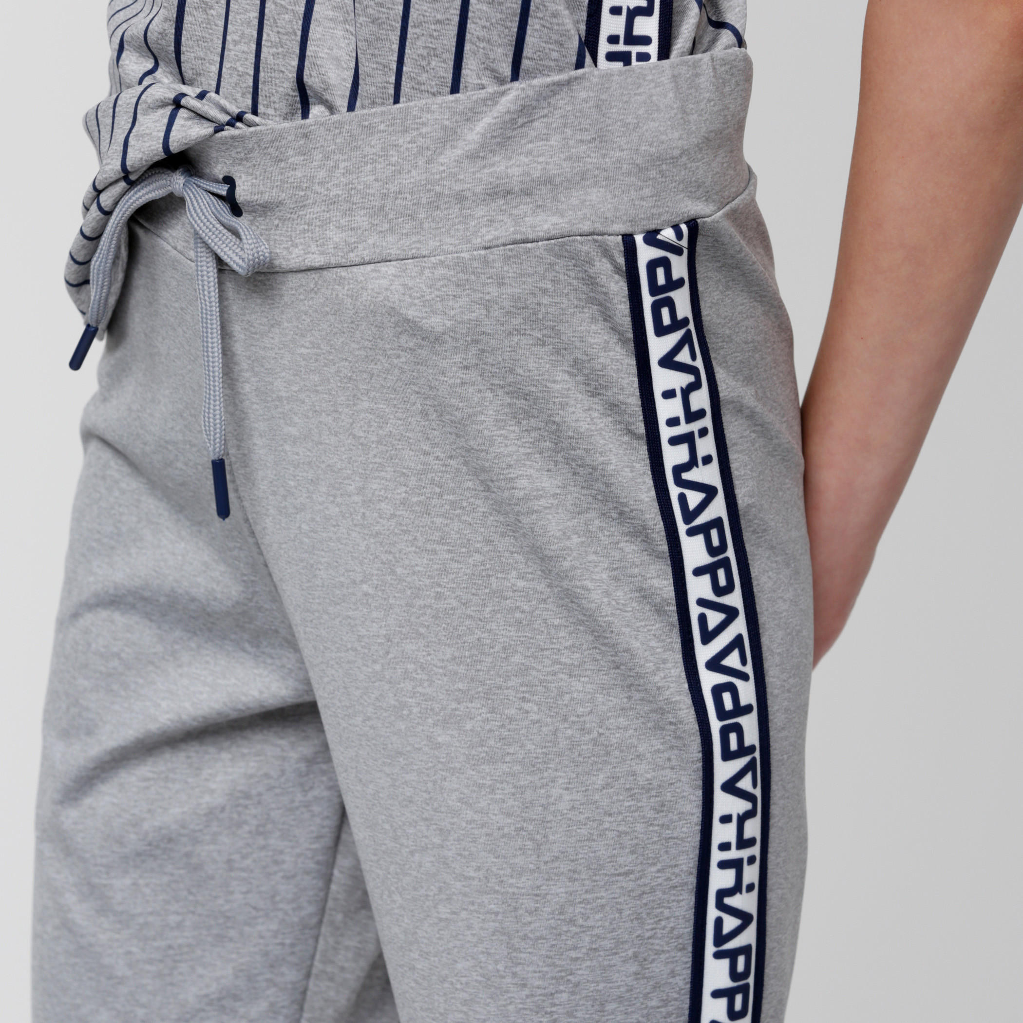 بنطال طويل بخصر مطّاطي مزيّن بشريطة من كابا-women-clothing-sportswearandactivewear-bottoms-image-4