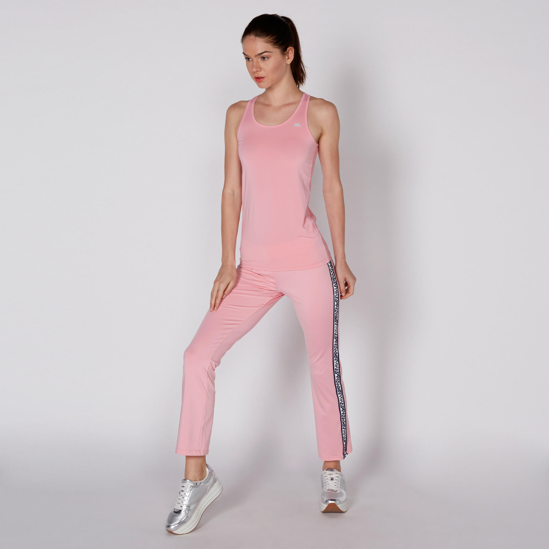 بلوزة تانك بياقة مستديرة وظهر متقاطع مع تفاصيل شبكية من كابا-women-clothing-sportswearandactivewear-tshirtsandvests-image-2