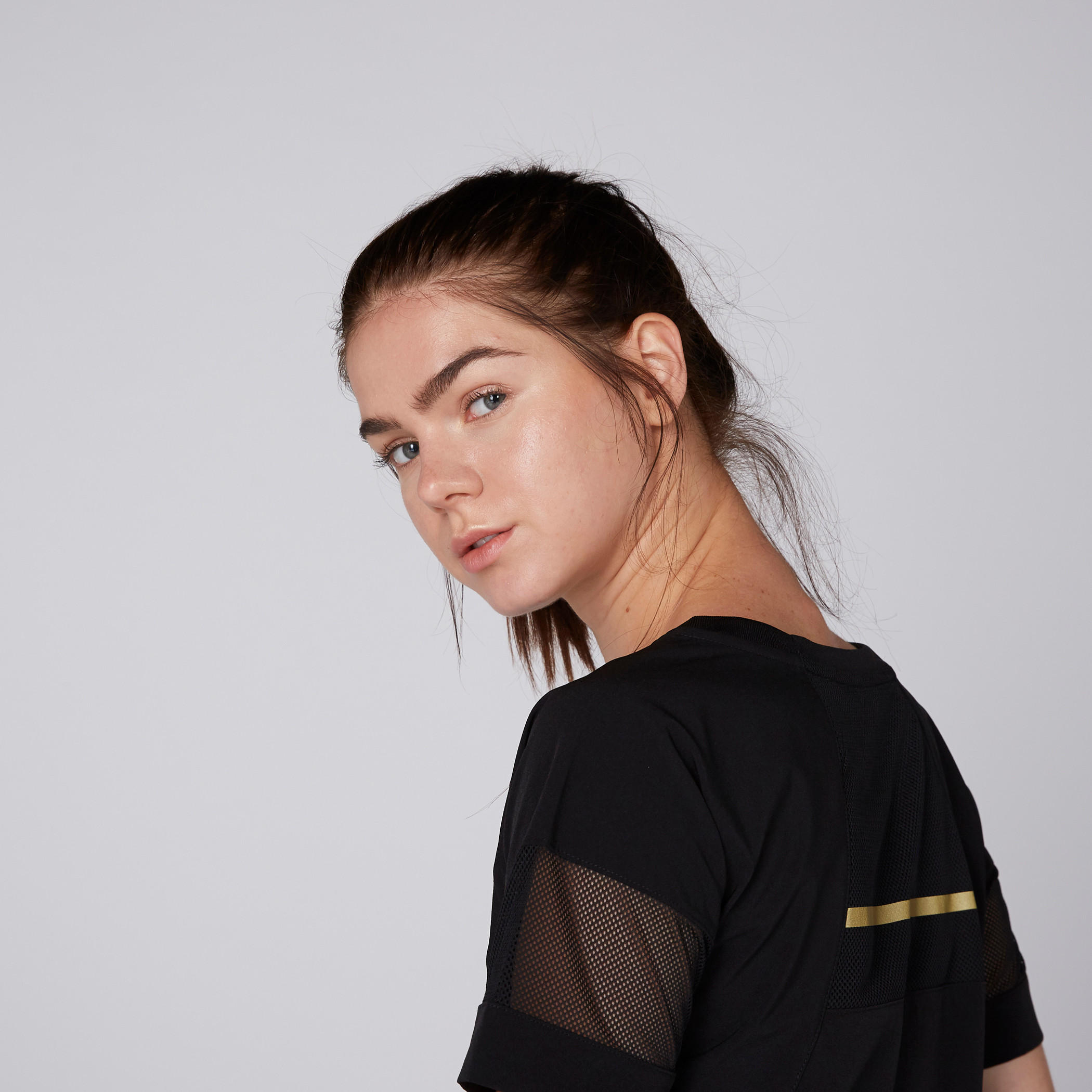 بلوزة شبكية بياقة مستديرة وأكمام قصيرة من كابا-women-clothing-sportswearandactivewear-tshirtsandvests-image-2