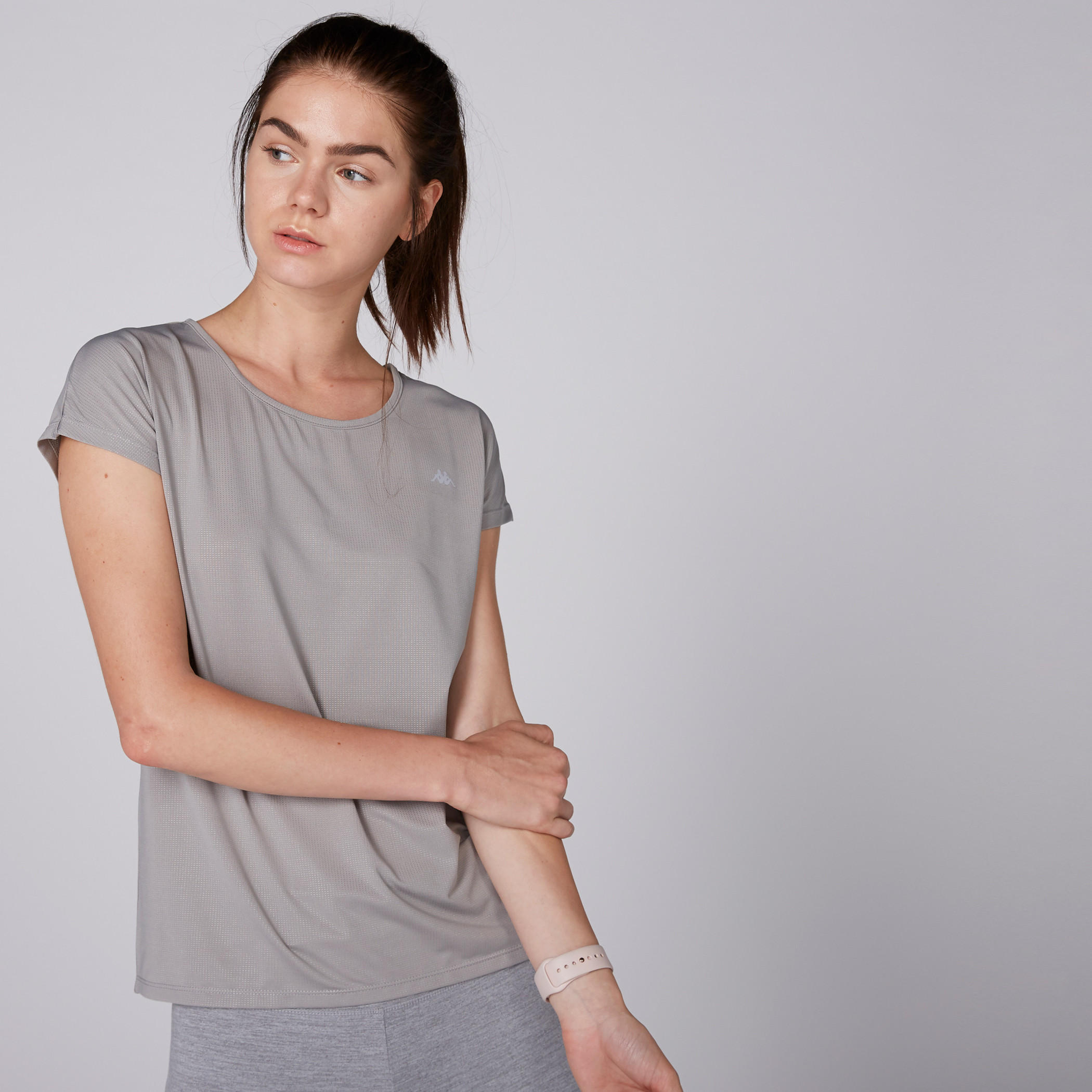 تيشيرت بارز الملمس بياقة مستديرة وأكمام كاب من كابا-women-clothing-sportswearandactivewear-tshirtsandvests-image-1